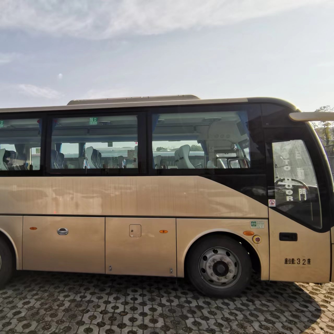 Ankai coach Bus ZF Transmission Cummins diesel Engine