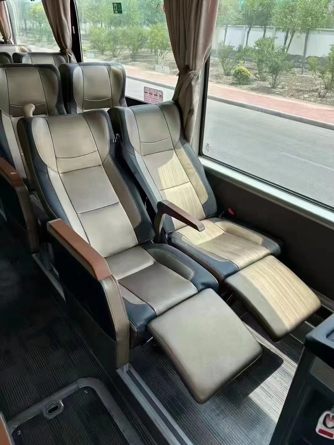 Best Selling Zhongtong Bus Lck6120d Luxury Passenger Autobus 50 Seats Zhongtong Bus and Coaches for Sale