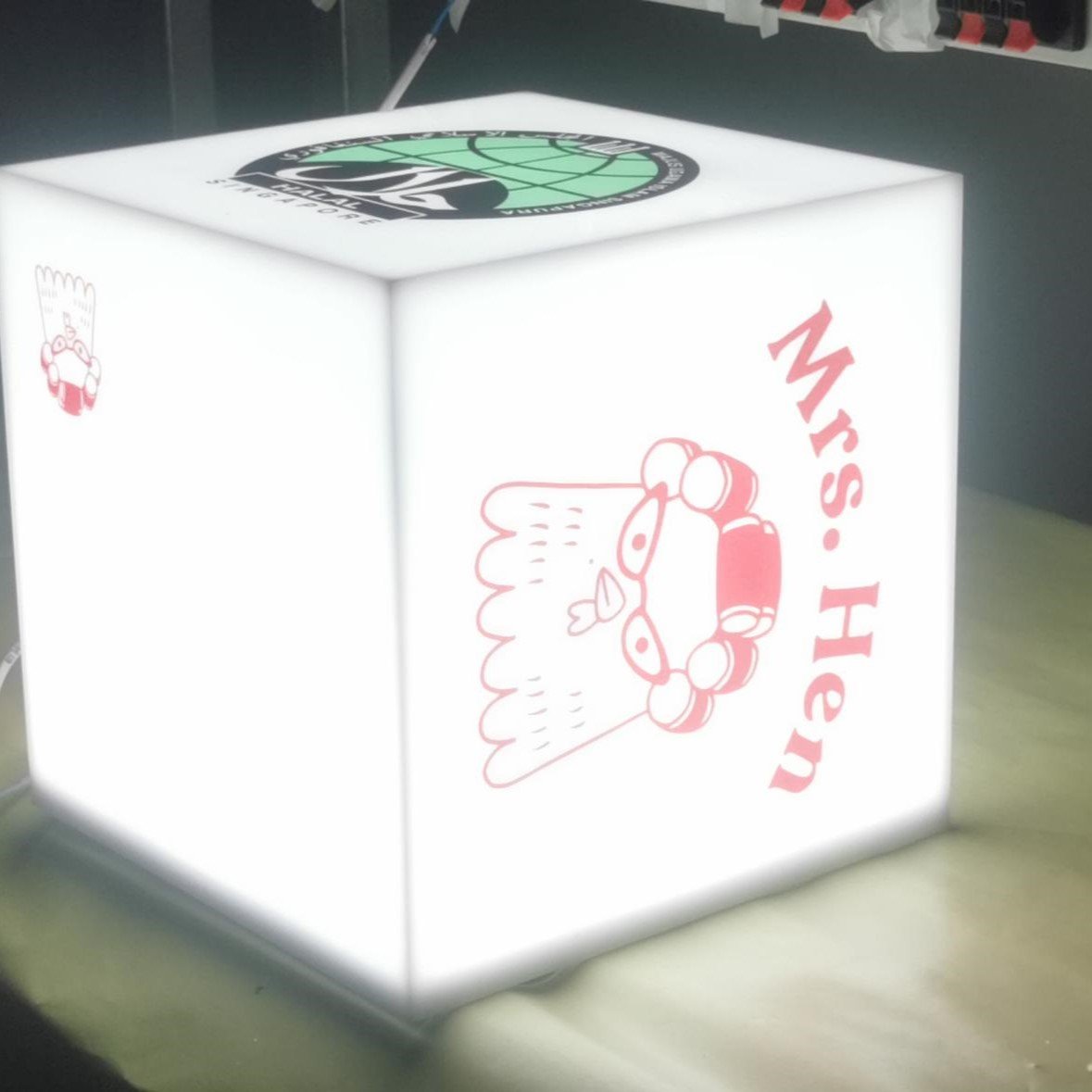 Eye-catching Full-Lit Illuminated Lightbox Full Lit Acrylic Light Box for Restaurant