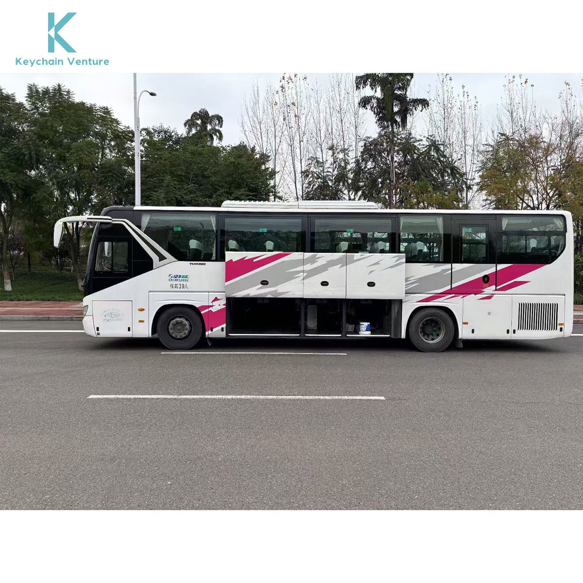 Used Yu Tong6119 Bus Price 39 Seater Luxury Passenger Buses and Second Hand Sightseeing Coaches