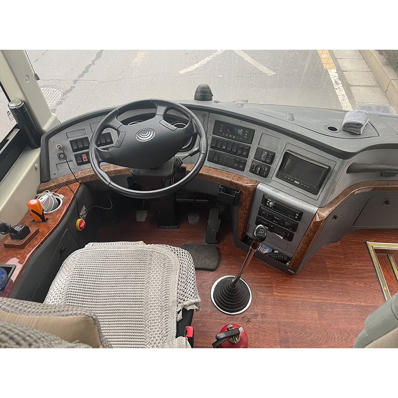 Yu Tong Back Engine with 60 Seater Used Buses School Bus in China