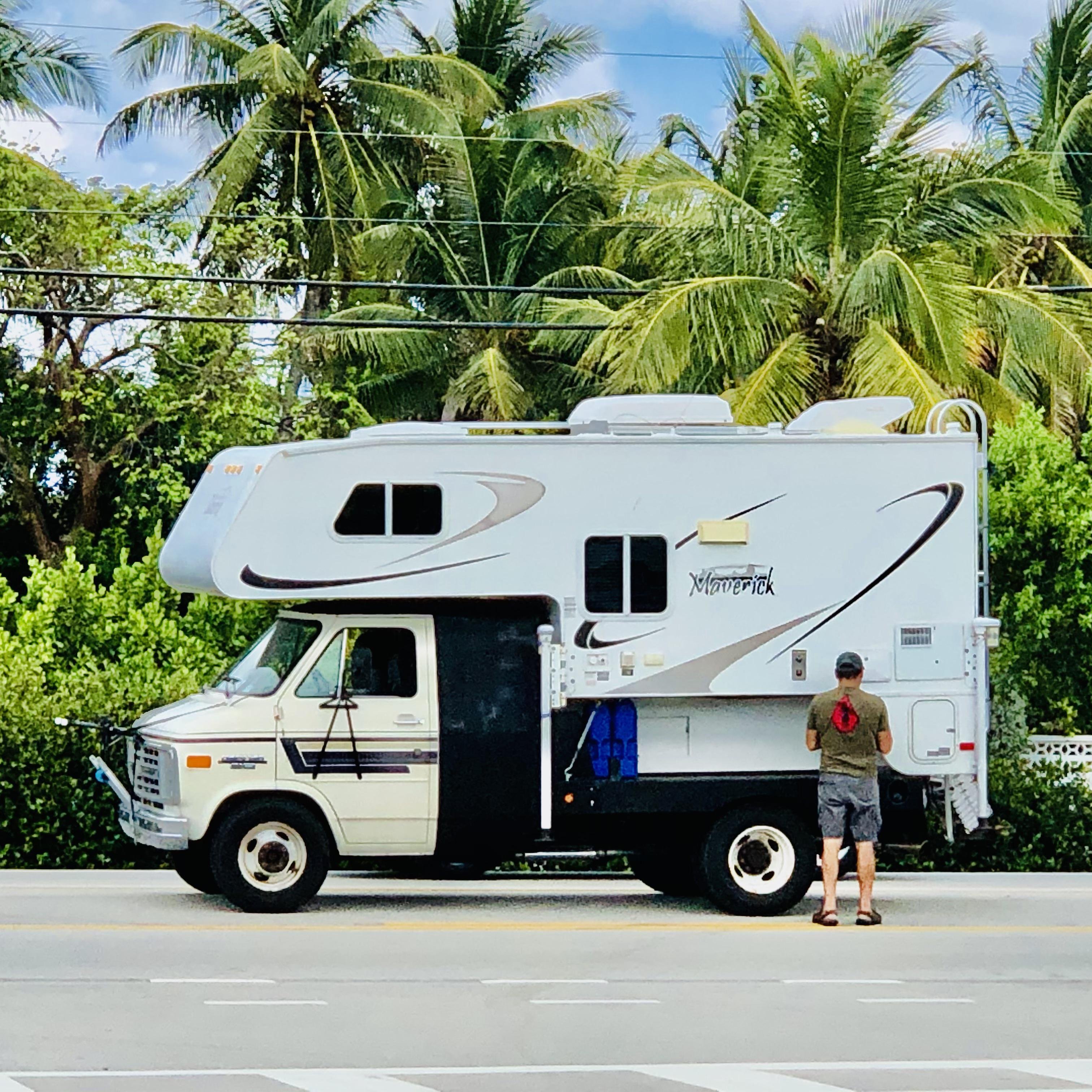 Durable Mini 4WD Outdoor Camping Mobile Home Trailers RV for Road Travel & Outdoor Adventures Caravan Motorhome Cheap Price