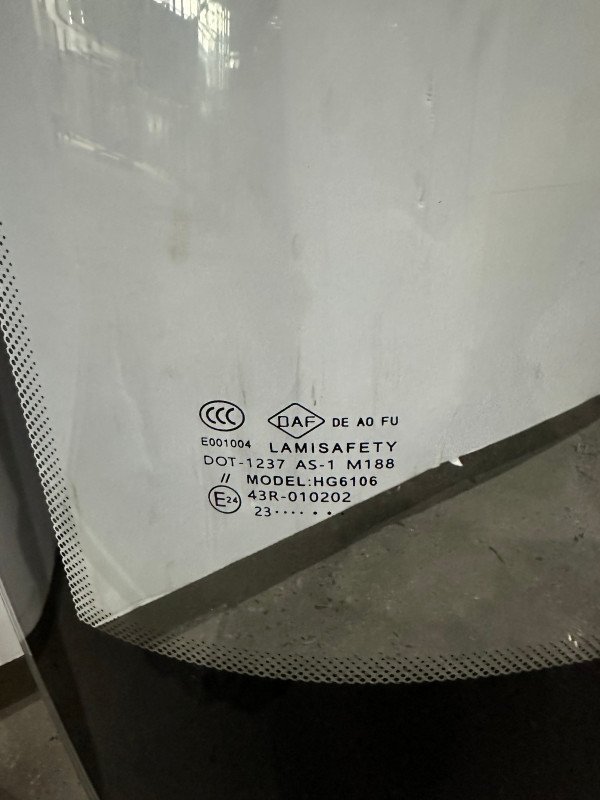 Auto Accessories HIGER6106 Bus Windshield 1570 Auto Front Windshield Glass Car Front Windshield for HIGER6106 1570