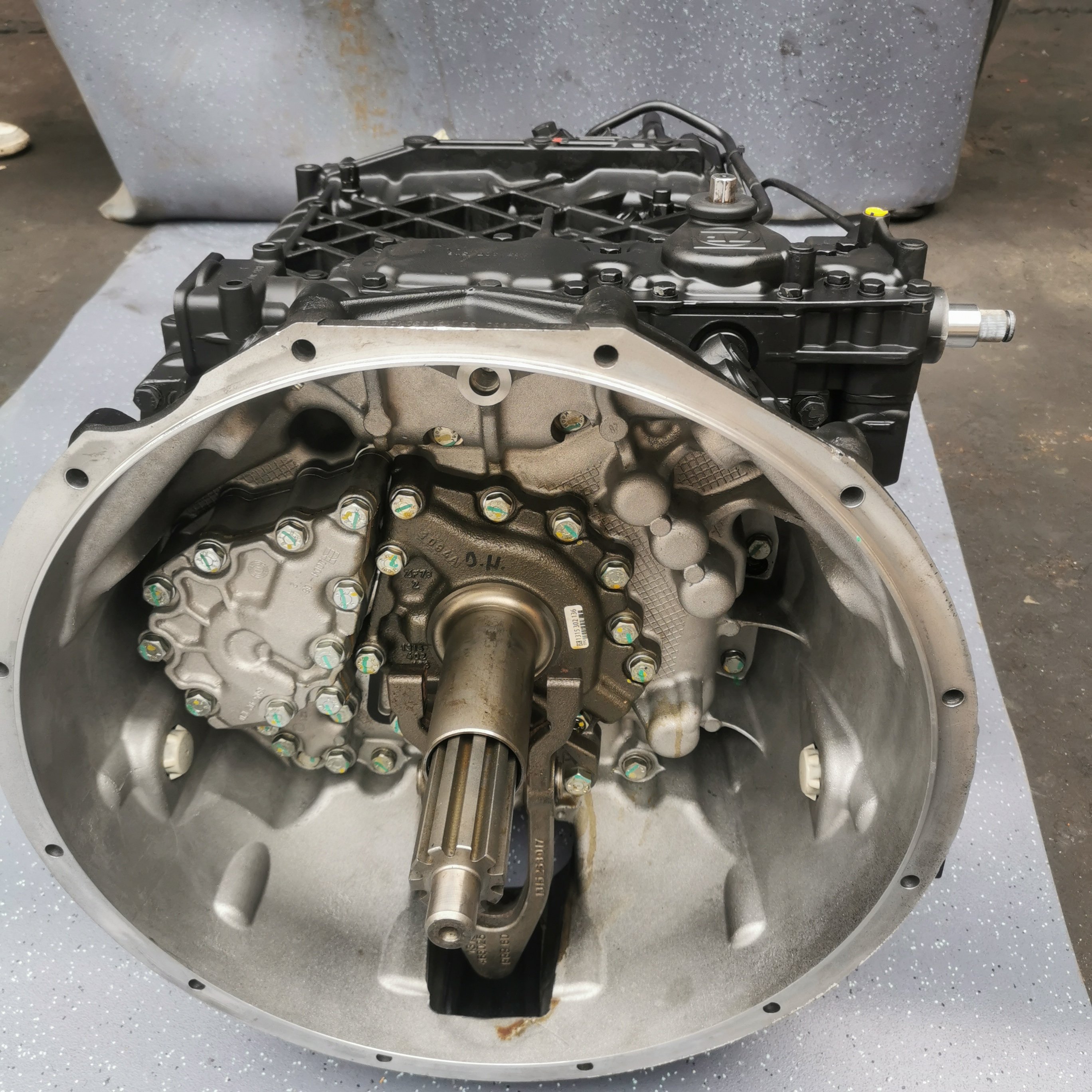 16 S 221 OD Truck Transmission Assembly 16 Speed Overdrive Gear Manual Gearbox Assembly 16S221OD