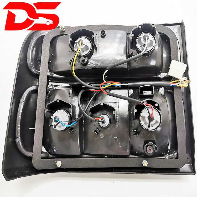 Good Quality To-yo-ta Led Tail Light 81551-36420 81561-36310 for Coa-ster HZB40 50 BB20 BB40 Signal Lights