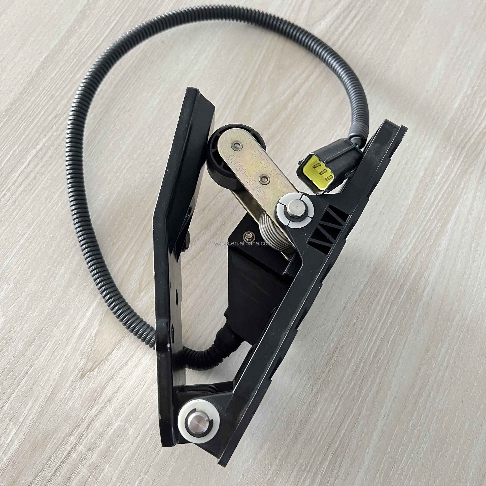 China Auto Spare Parts Pedal Manufacturer Truck Sensor Electronic Accelerator Pedal Assembly