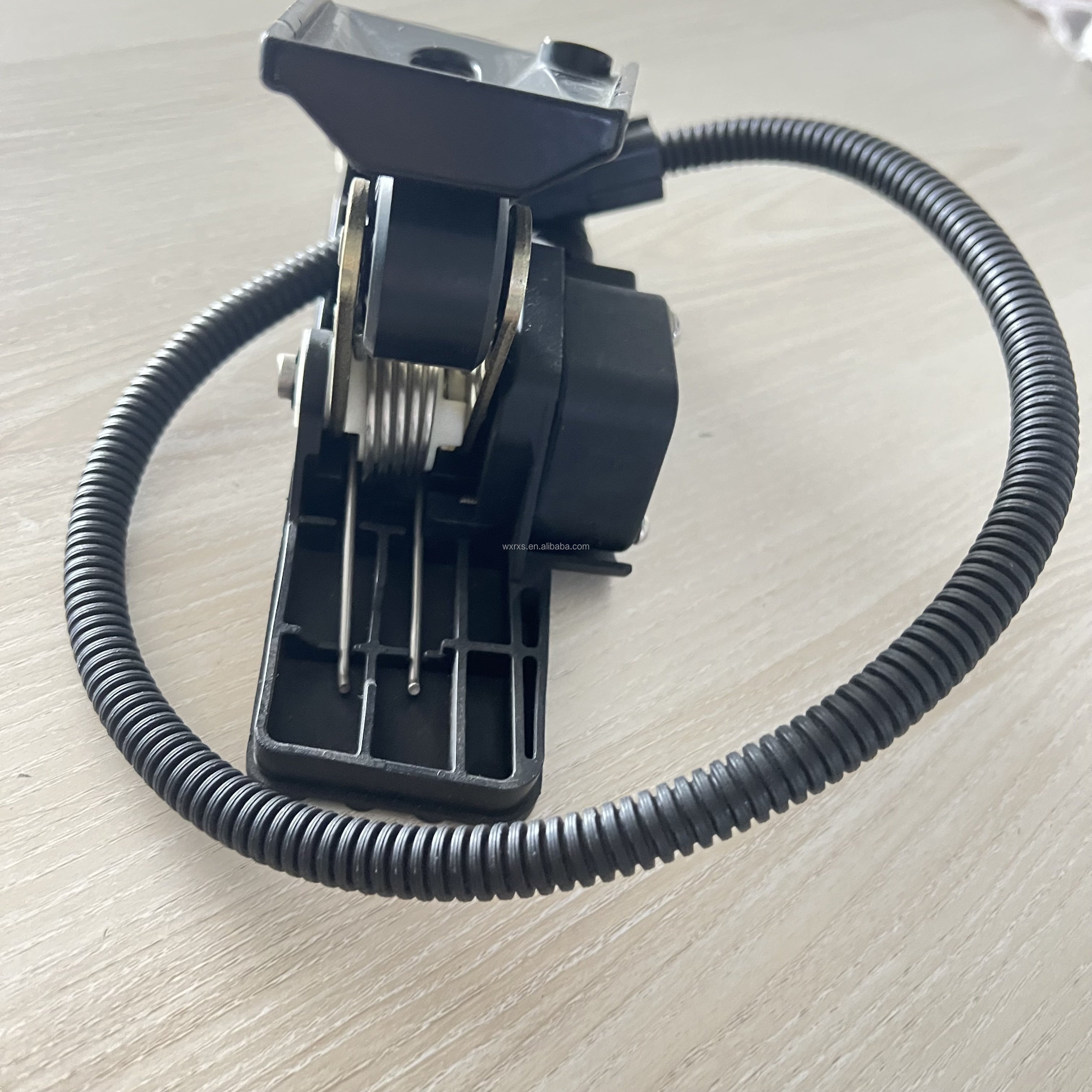 China Auto Spare Parts Pedal Manufacturer Truck Sensor Electronic Accelerator Pedal Assembly