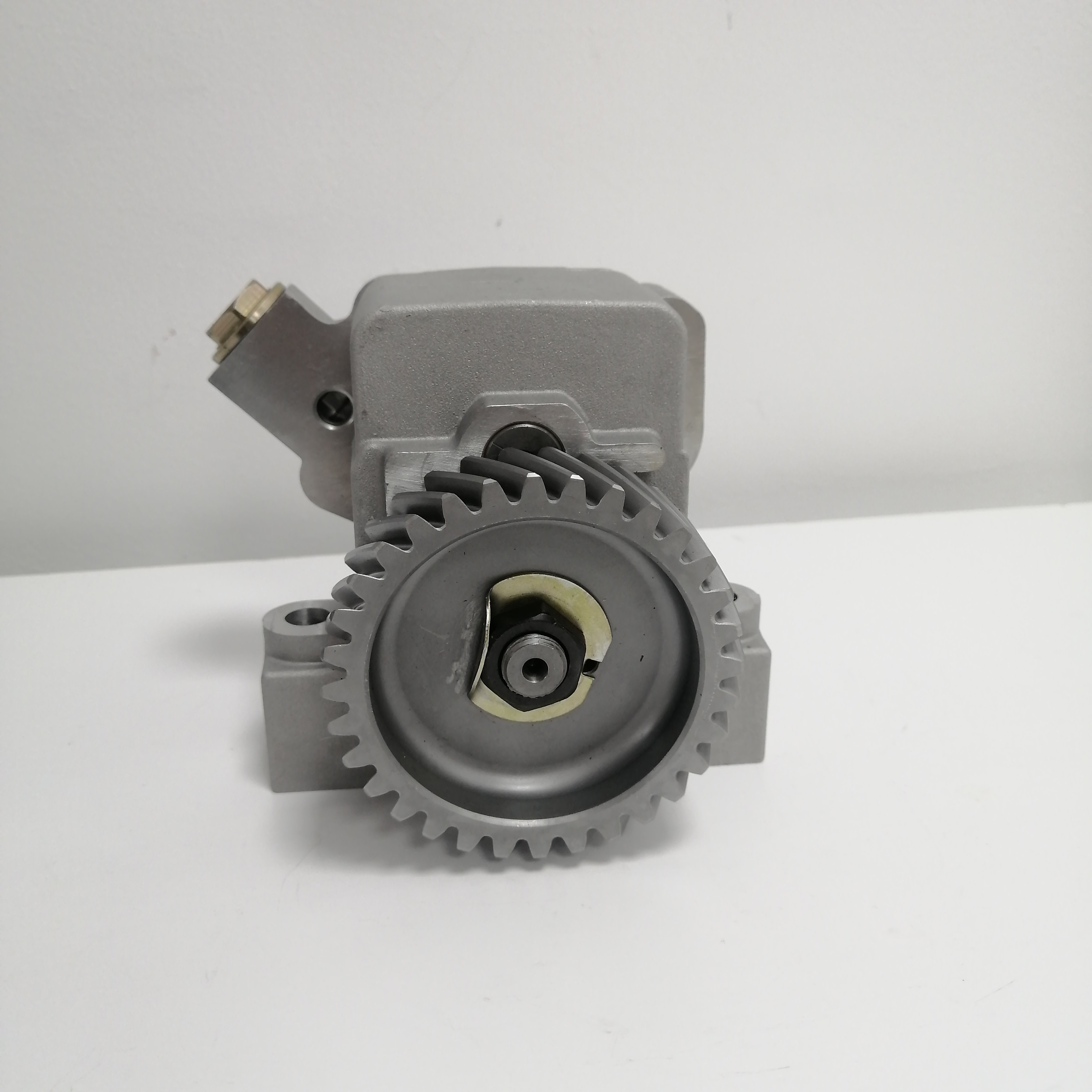 Big Quantity on Stock Daewoo Bus Parts De12 Engine 400915-00020 65.05100-6042 Oil Pump Assy for Doosan