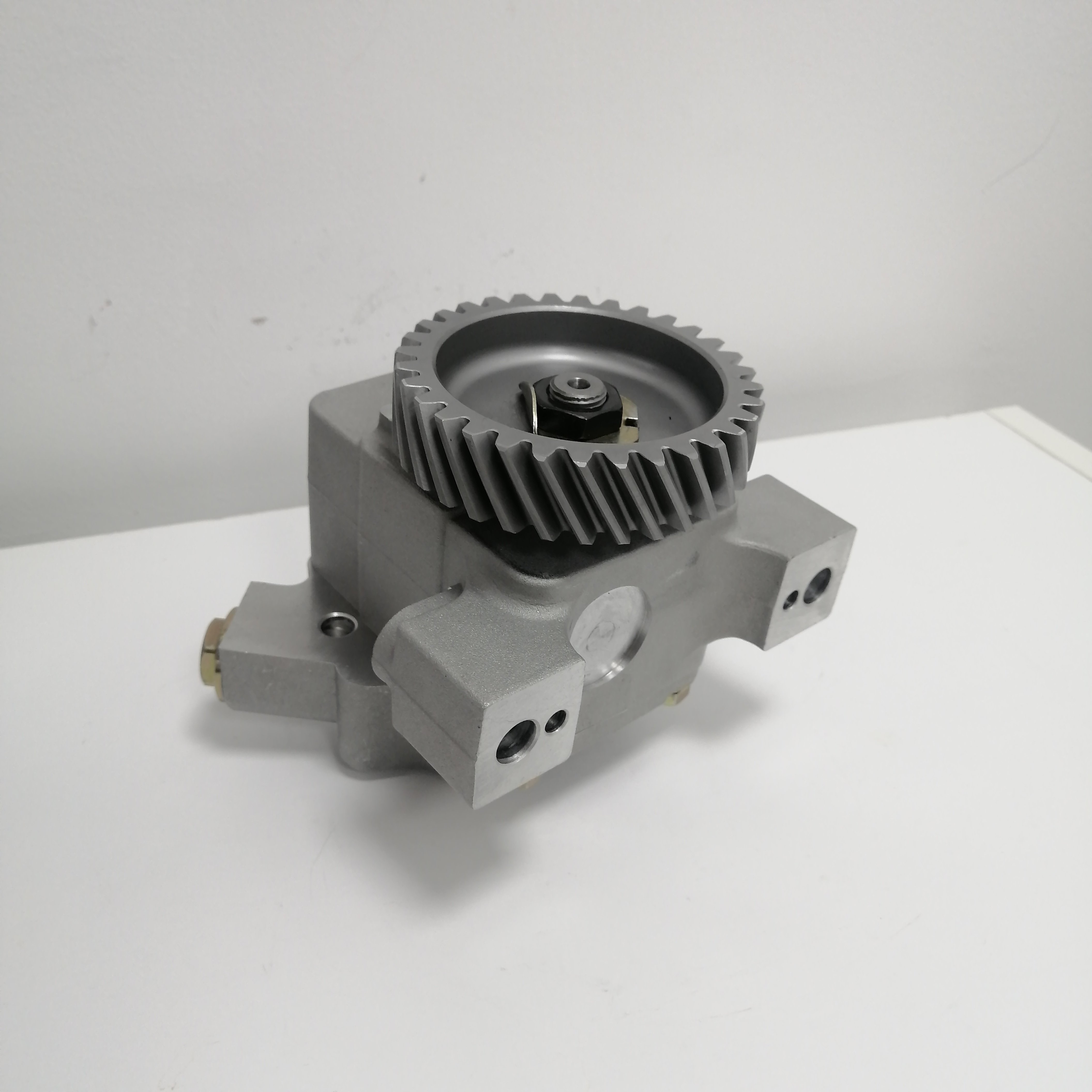 Big Quantity on Stock Daewoo Bus Parts De12 Engine 400915-00020 65.05100-6042 Oil Pump Assy for Doosan
