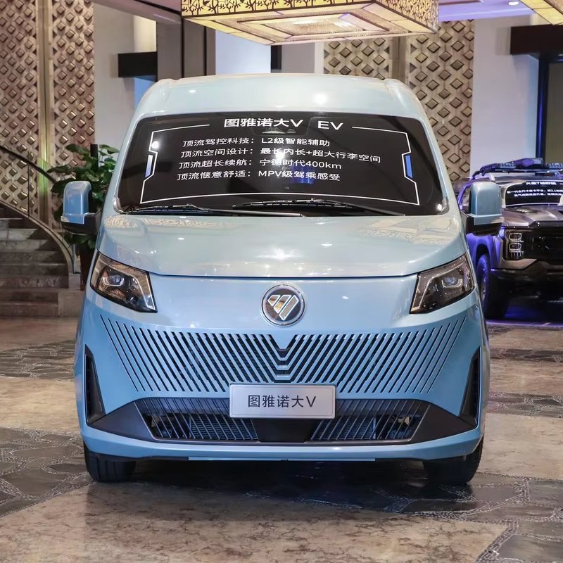 Foton Mini Ev Van for Sale 4 Doors 4 Wheels 215/75R16Lt Tyres 9 Seat Capacity Lfp Battery for Foton