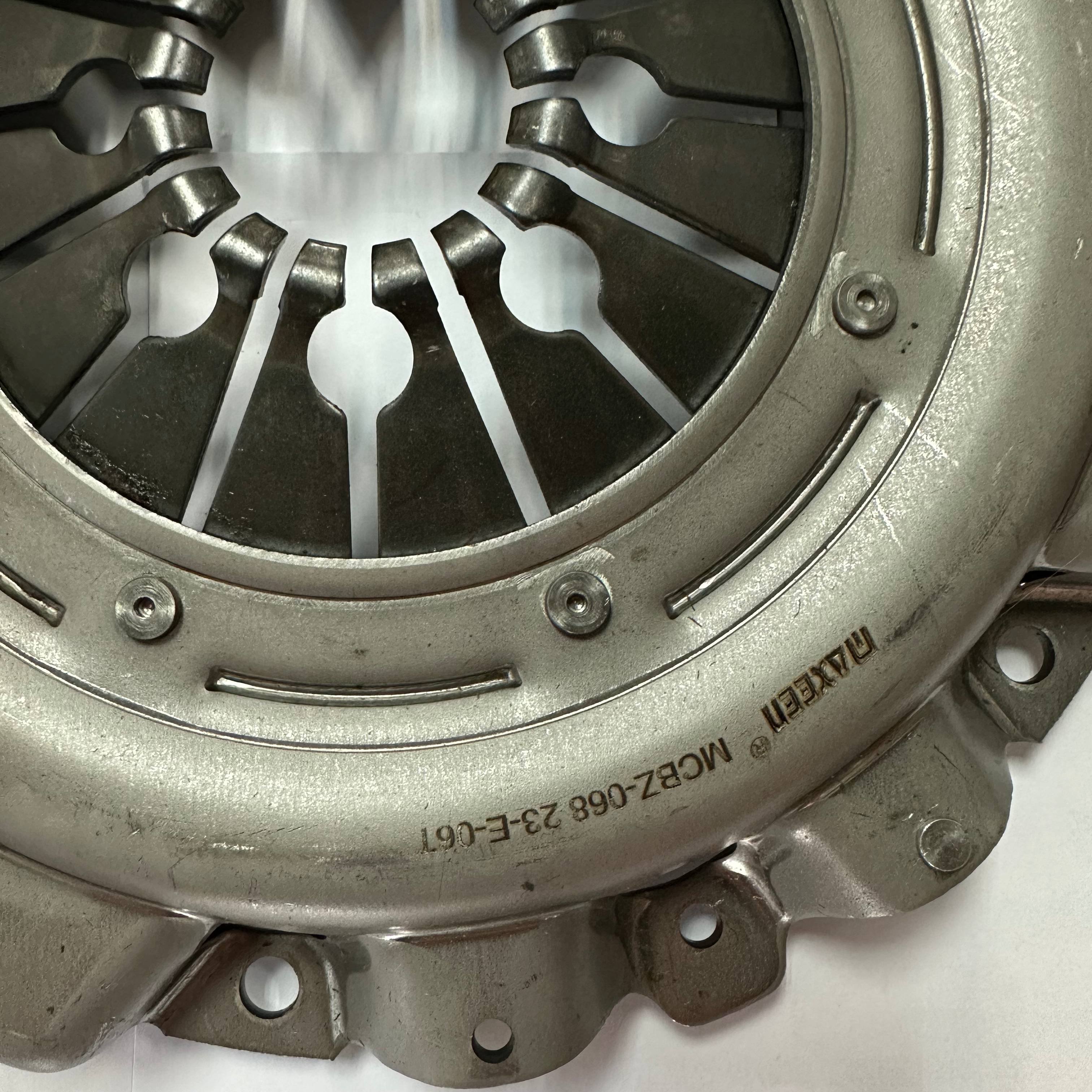 Maxeen Clutch Cover Assembly MCBZ-068 Size 240mm Suitable for MERCEDES-BENZ SPRINTER with Ref. No. MC3000 970 009