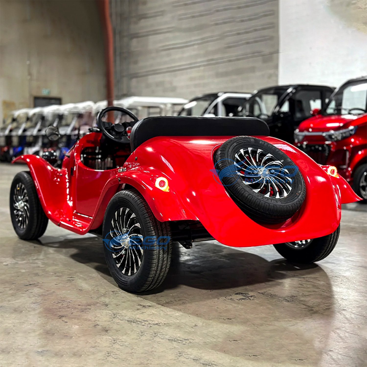 Black Auto Classic Car Latest Design Electric Mini Retro Vintage Car Two Seaters Modern Mobile Vehicle Sightseeing