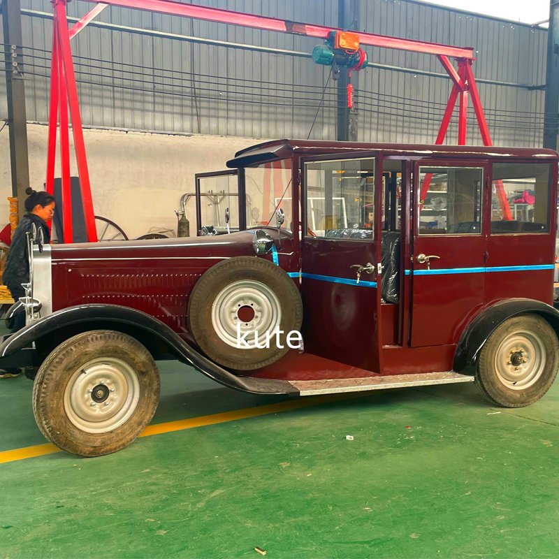 Full Closed 5 Seater Electric Classic Car Sightseeing Bus Vintage Limousine Car for President