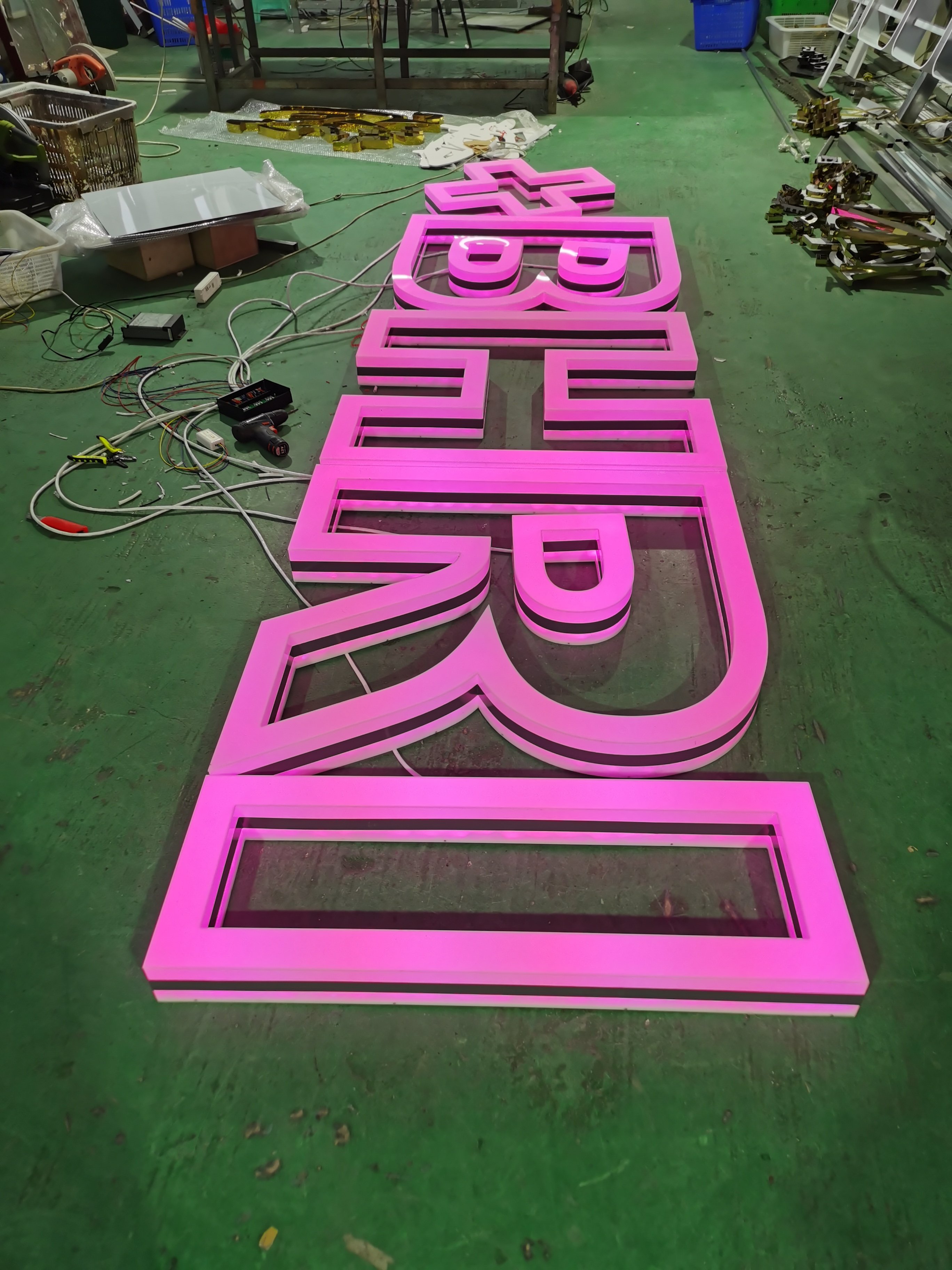 Hot Selling Customized Headlamp Lighting Outdoor LED Acrylic Channel Electronic LED Luminous 3D LED Acrylic Sign
