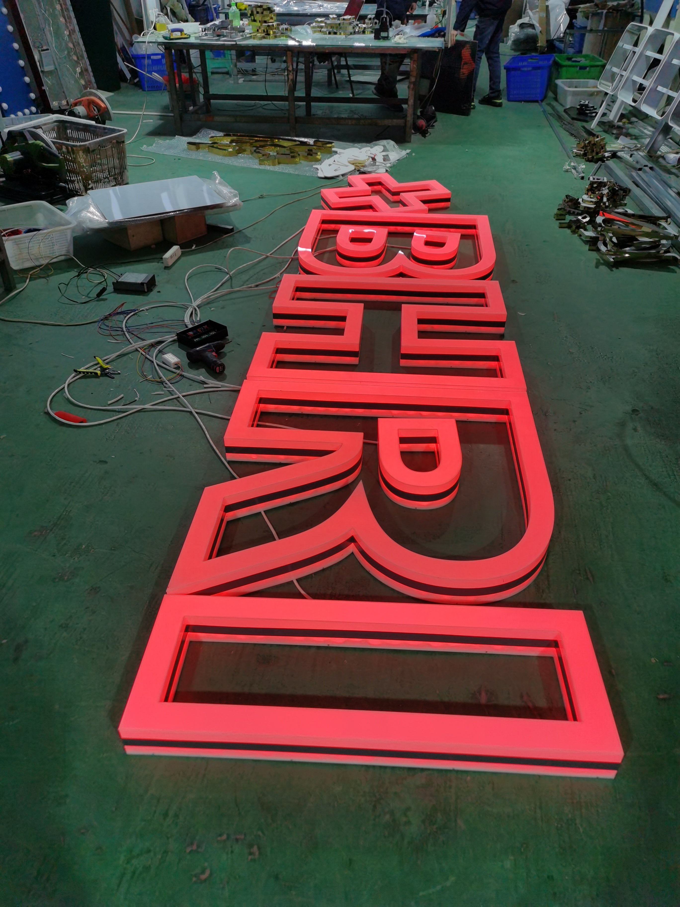 Hot Selling Customized Headlamp Lighting Outdoor LED Acrylic Channel Electronic LED Luminous 3D LED Acrylic Sign