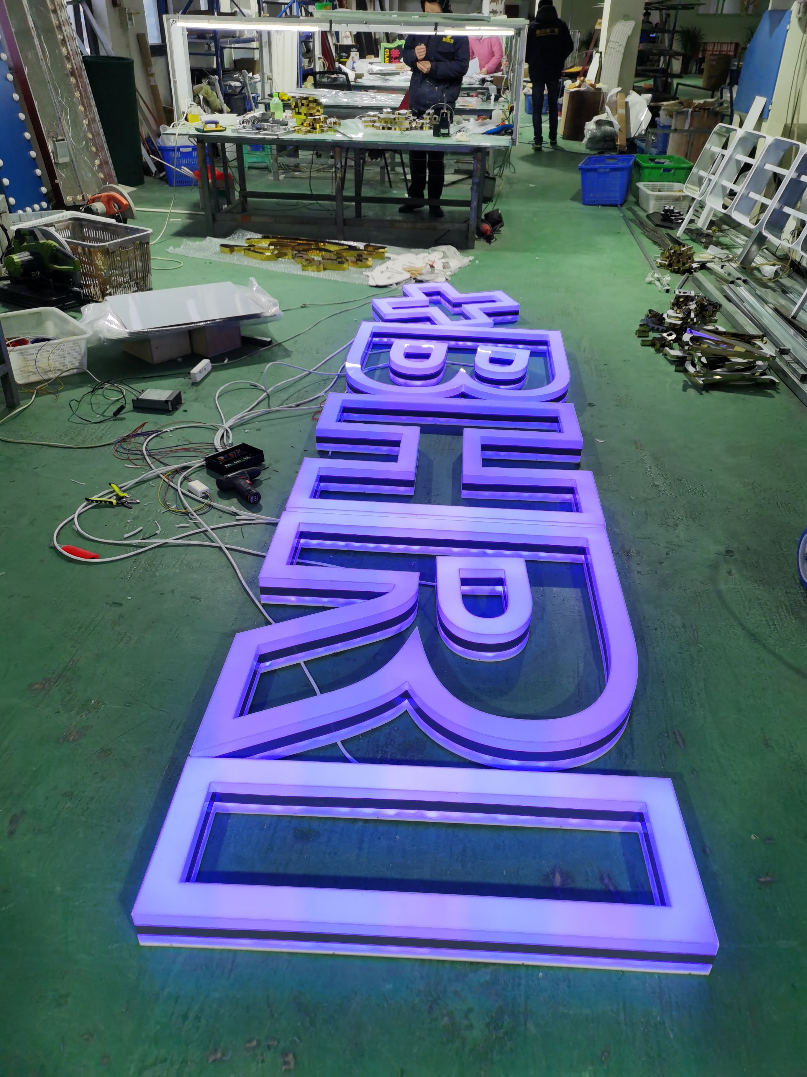 Hot Selling Customized Headlamp Lighting Outdoor LED Acrylic Channel Electronic LED Luminous 3D LED Acrylic Sign