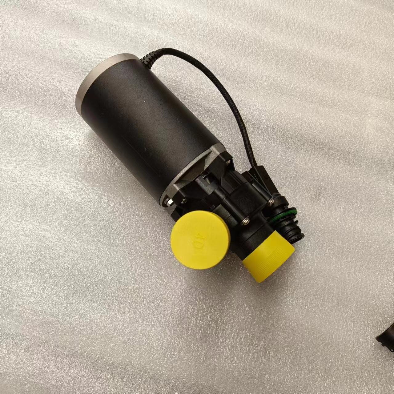 Wholesale Higer Kinglong Parts from China New Air Conditioning System Water Pump Accessories Hot Water Pump for Yutong Bus