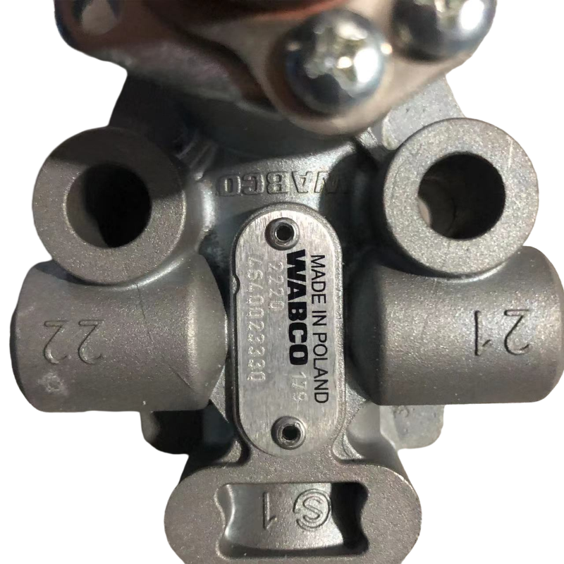 High Quality 3300 Leveling Valves for Bus Accessories New Condition Metal Height Control Valve Golden Dragon Zhongtong Model Bus