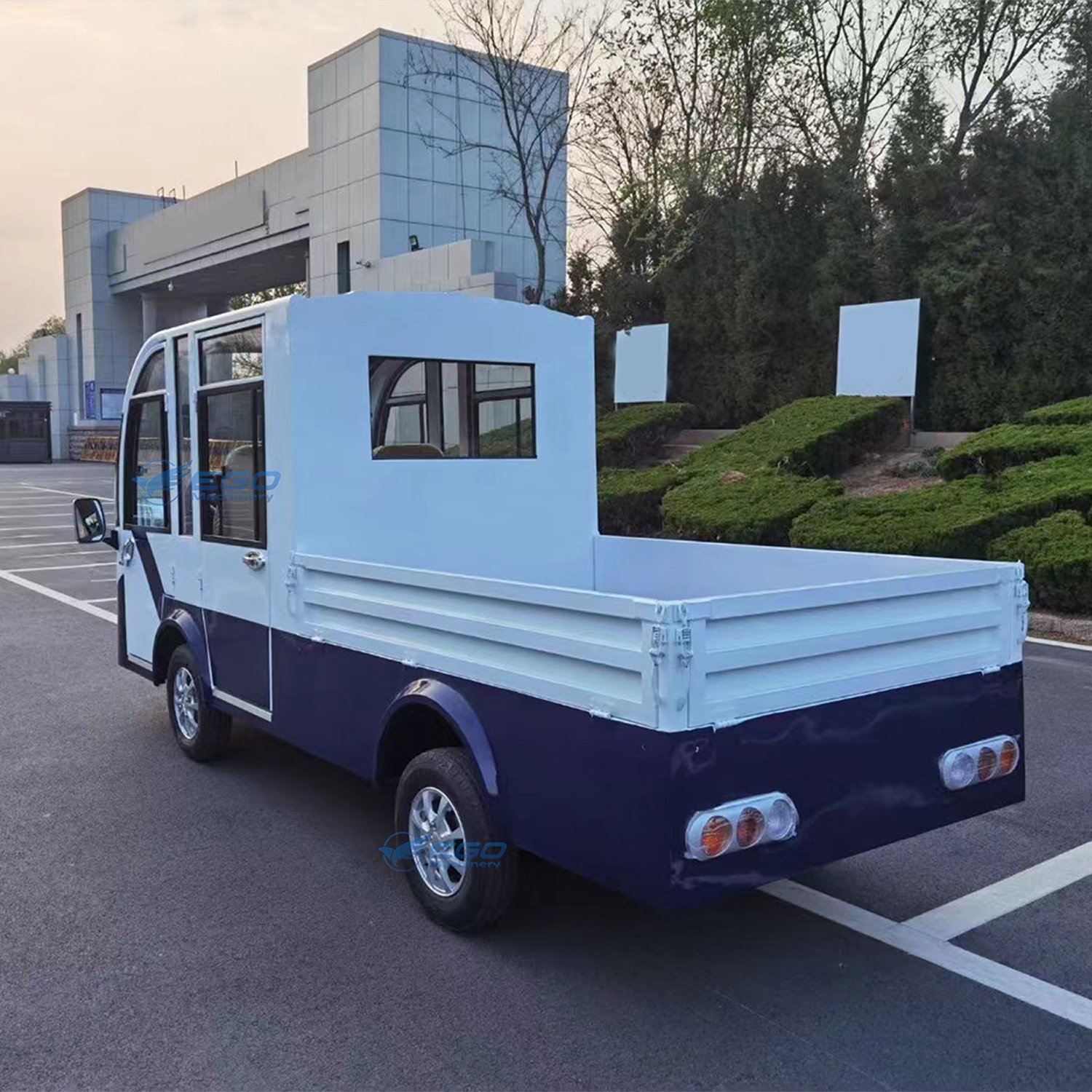 2024 New Utility Light Cargo Trucks EV Used Car 2 Ton 1 Ton Mini Cargo Truck Van Delivery Box 4x4 4x2 Vehicle Bus