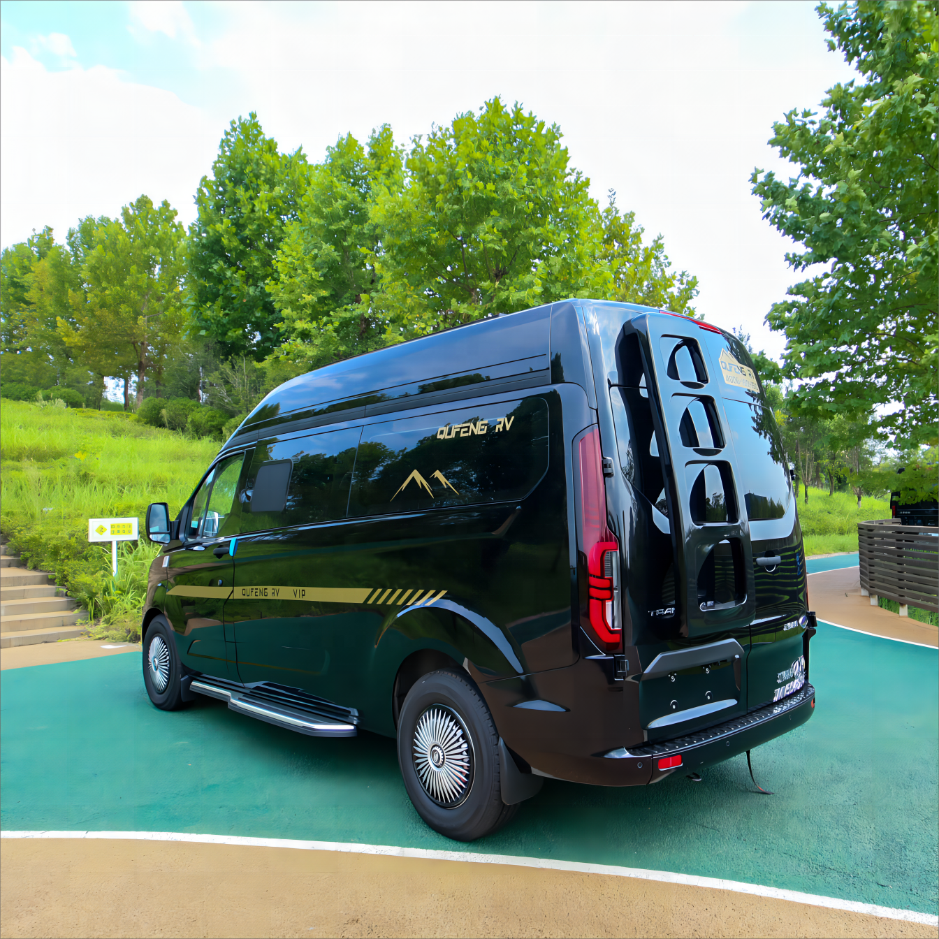 QXN RV B680 Diesel 6-Seater Used Car Turbo Engine Automatic Gearbox Hydraulic Steering System R16 Tire Size FWD Bus Type