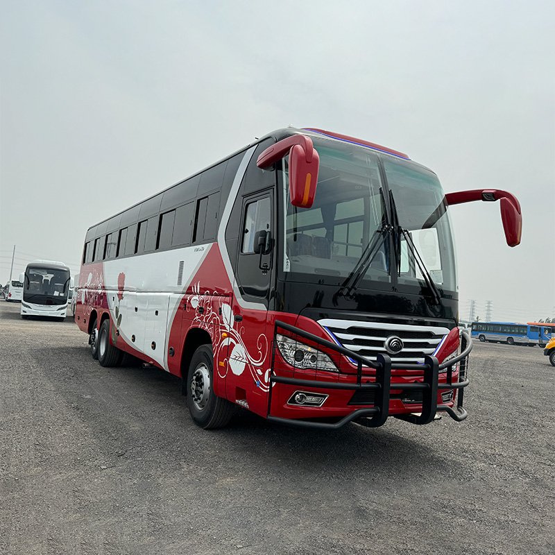 Brand New Yu-tong Euro 3 Diesel Luxury Bus for Sale Brand New Front Engine Double Rear Axle Coaches 72 Seat Bus