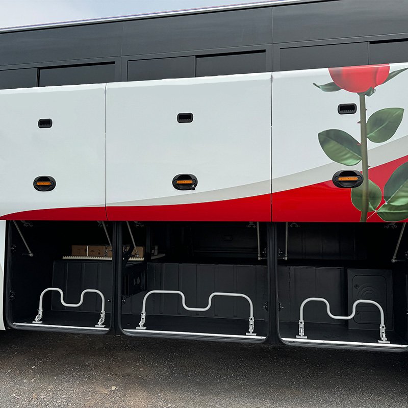Brand New Yu-tong Euro 3 Diesel Luxury Bus for Sale Brand New Front Engine Double Rear Axle Coaches 72 Seat Bus