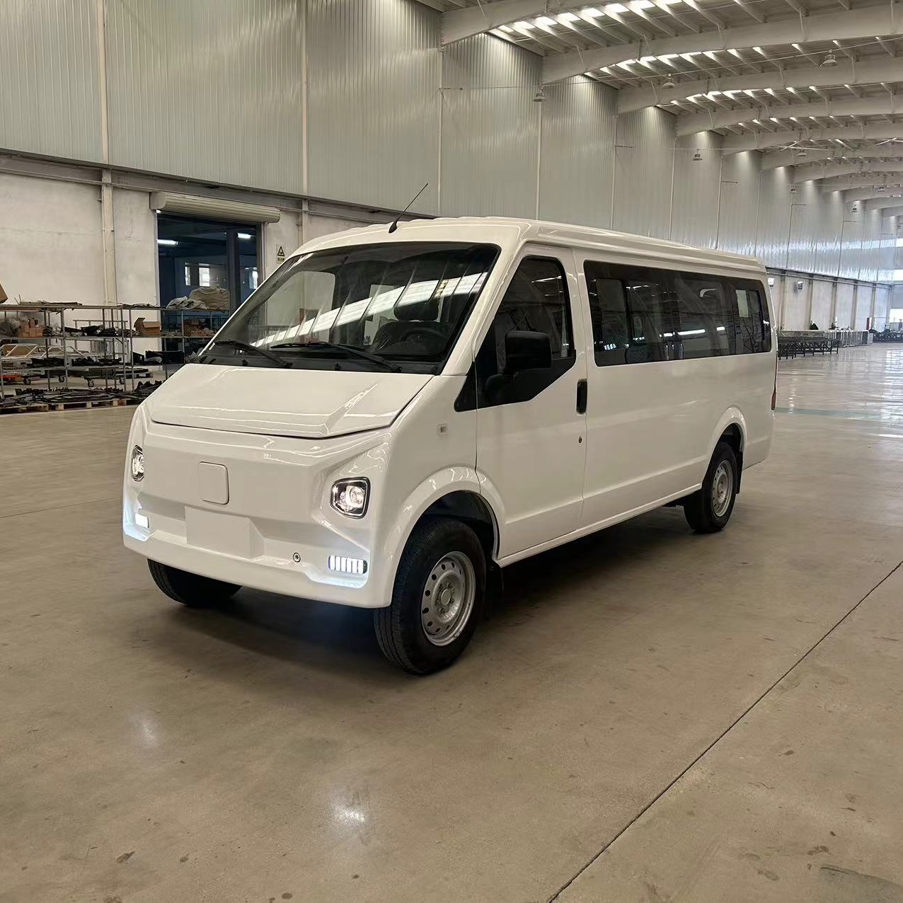 Hot Selling New Products 14-Passenger Electric Bus Toy with Music Electric Bus Battery Electric Bus Engine