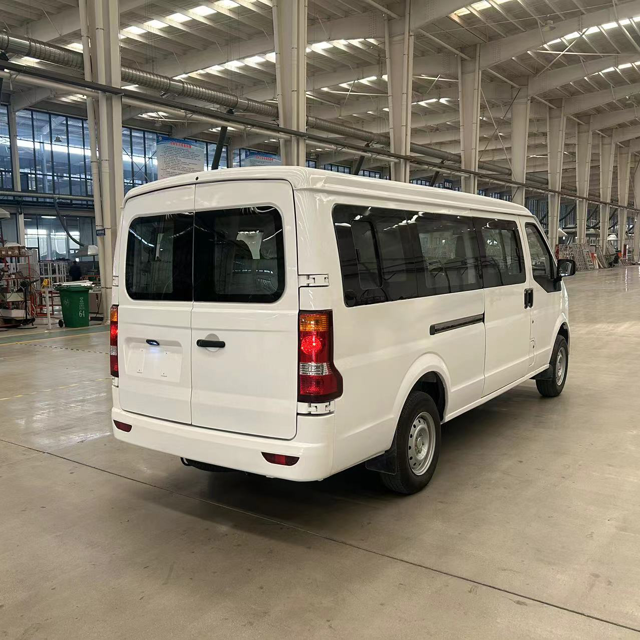 Hot Selling New Products 14-Passenger Electric Bus Toy with Music Electric Bus Battery Electric Bus Engine