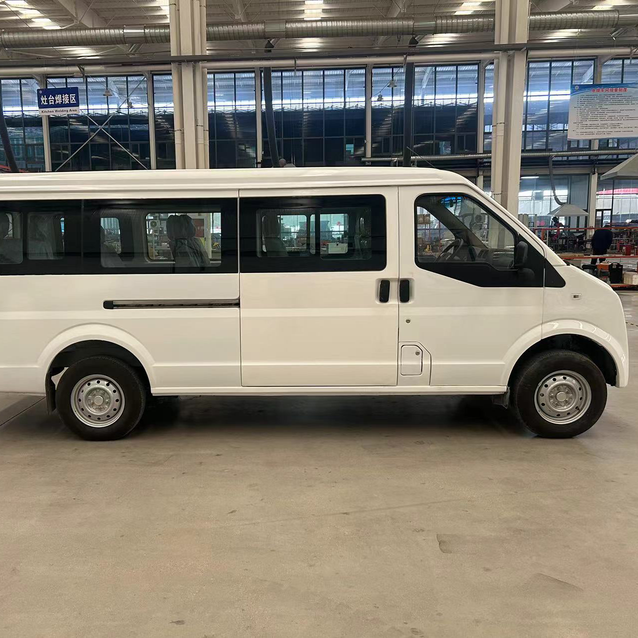 Hot Selling New Products 14-Passenger Electric Bus Toy with Music Electric Bus Battery Electric Bus Engine