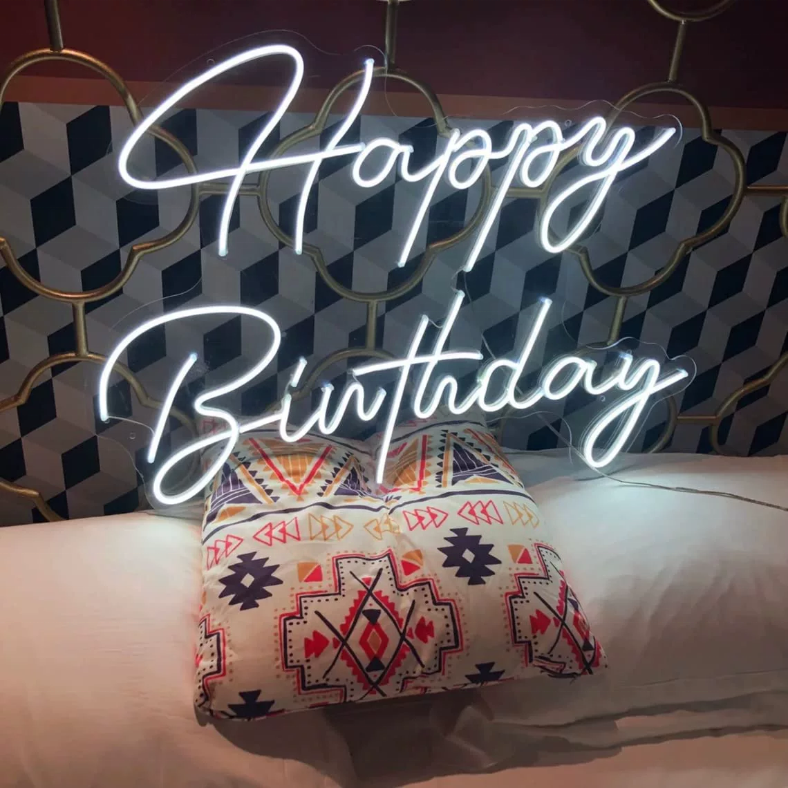 DropShipping Custom Logo Personalized Advertising Lights up Acrylic Happy Birthday LED Neon Sign for Wedding Party Wall Decor