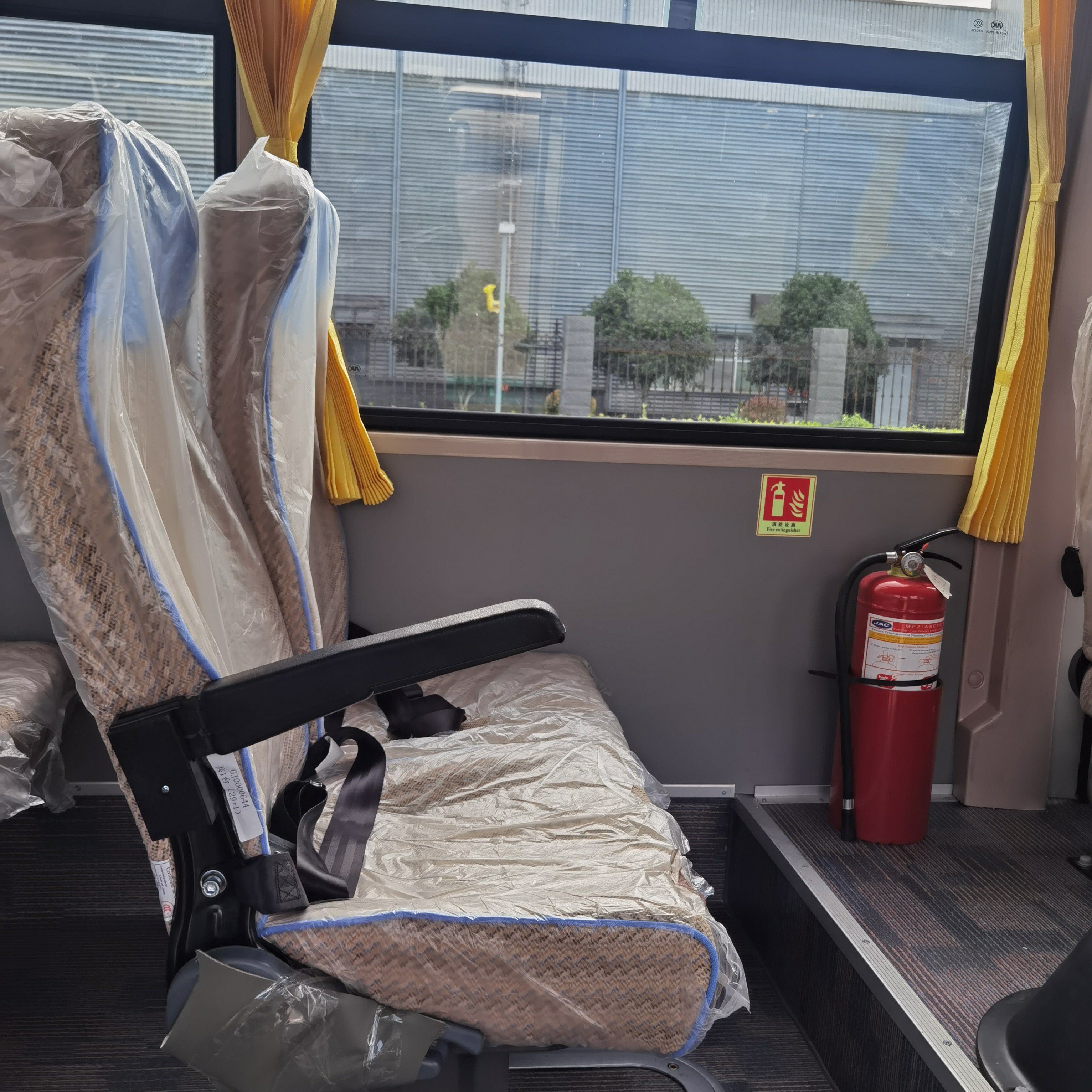 Luxury Tour Passenger Coach Bus for Sale Price of New Max White Metallic Diesel Body Engine Color Transmission Paint HUB Origin