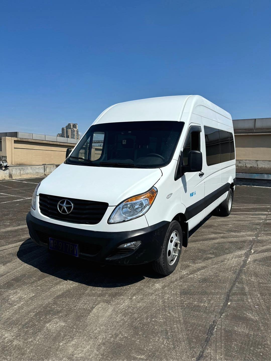 Jac Xingrui 2024 New Brand Jac Sunray Minibus High Quality 2.0T 2/3 Seats Diesel Van with 129Hp L4 Prepayments Bus Lights