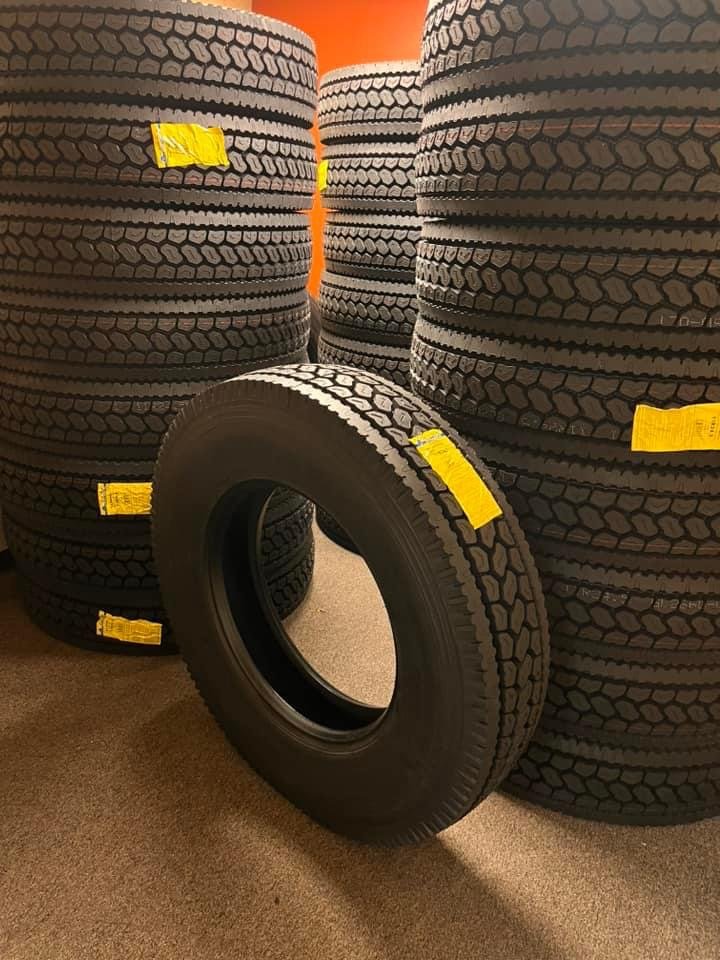 Radial Tube Truck Tyre 11R22.5 for Urban Bus