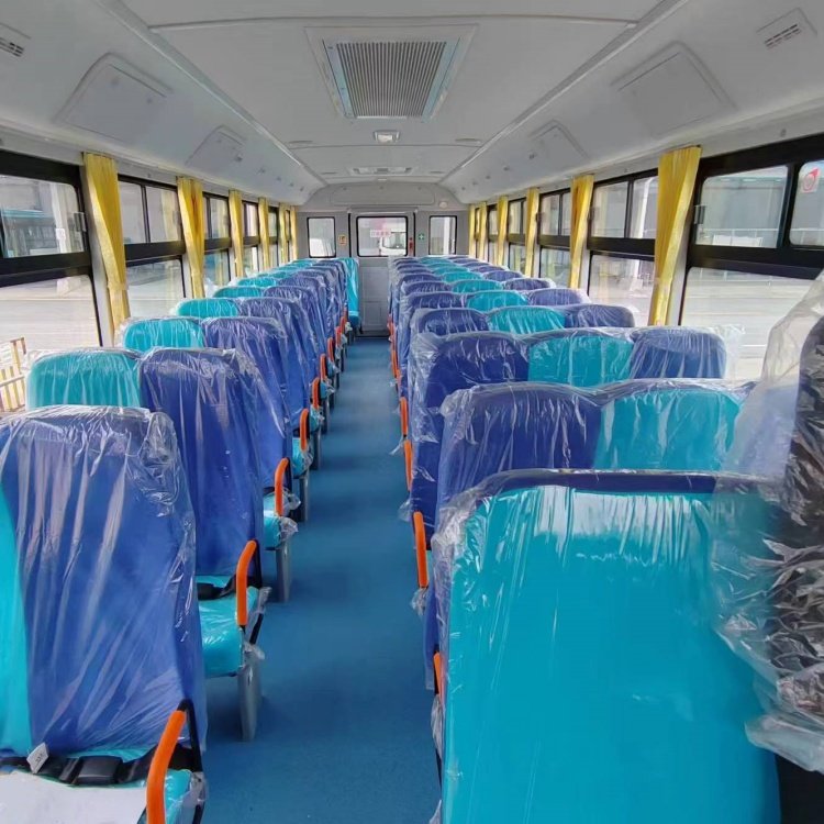Old School Buses 50seats School Bus Cummins Engine Dongfeng Mini Coach Airbag Chassis