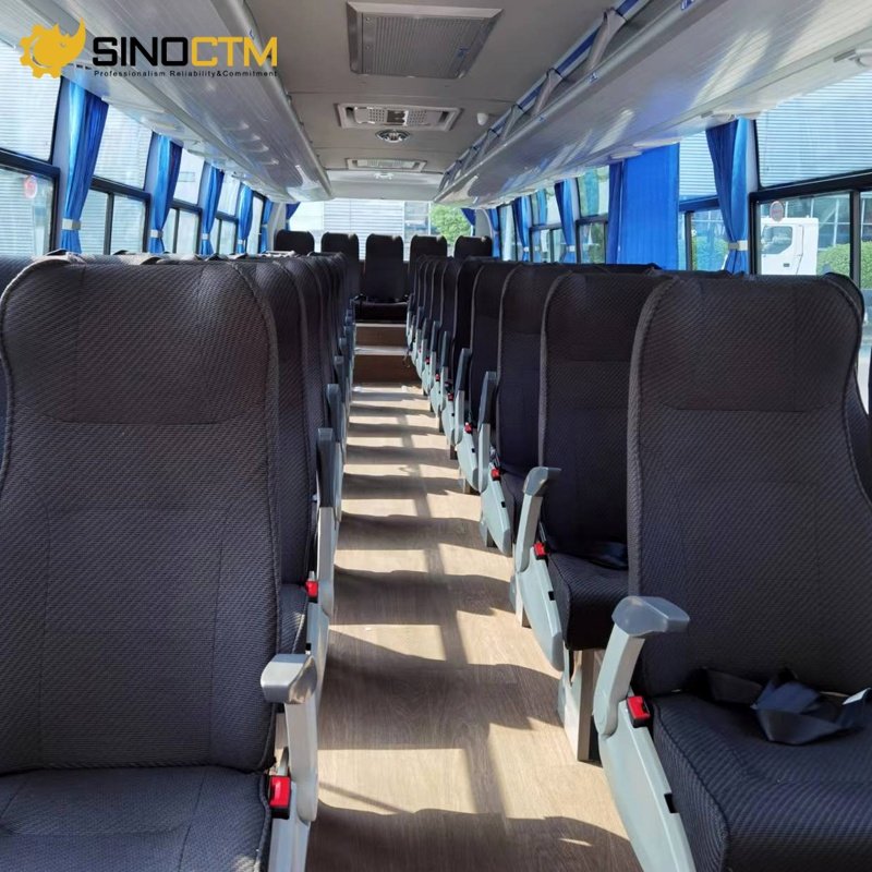 Diesel Manual Transmission Luxury 56 Seat Coach Tour Bus with Euro 4 Emission Standard
