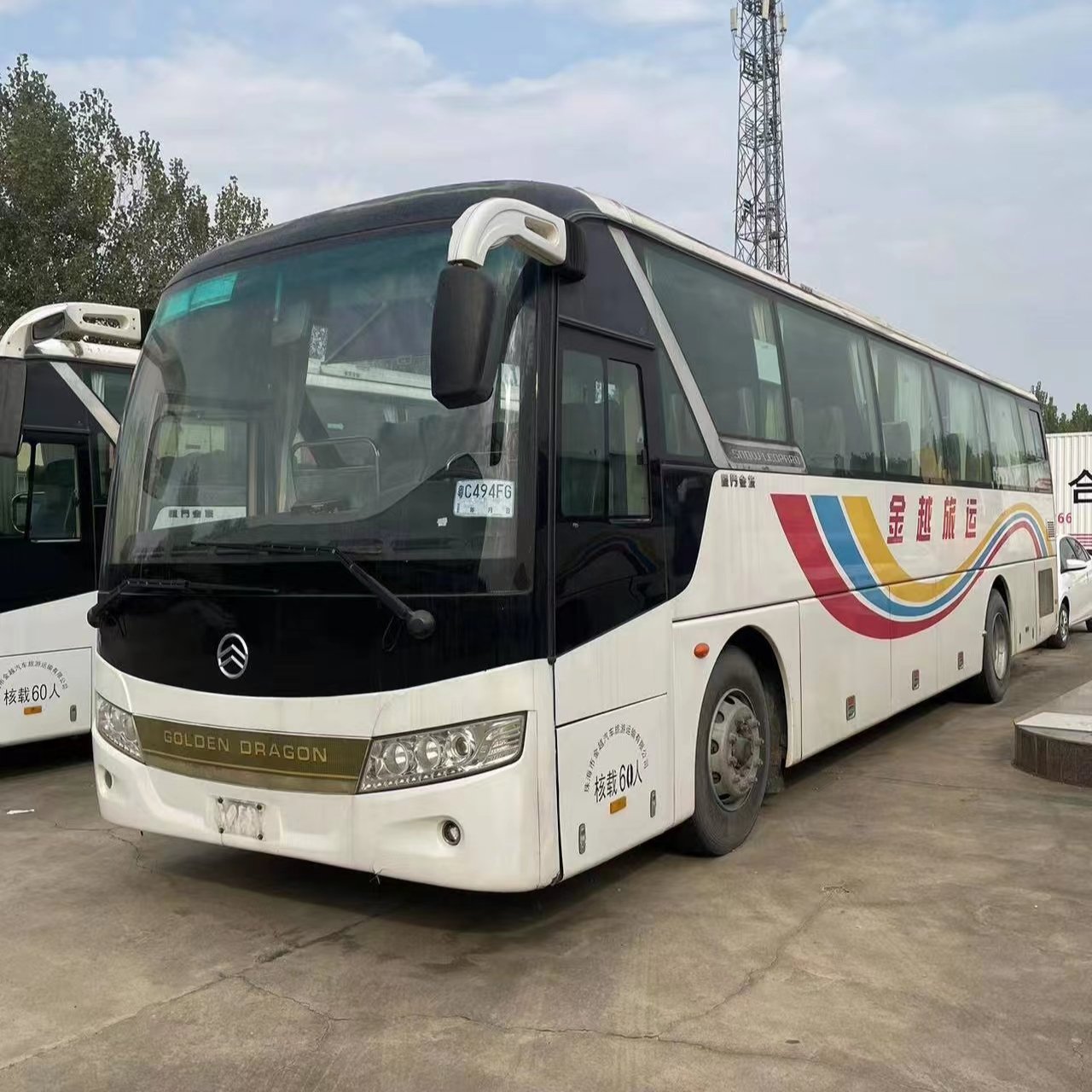 Neat Use of Medium to Large Luxury Buses with 60 Seats and No Accidents