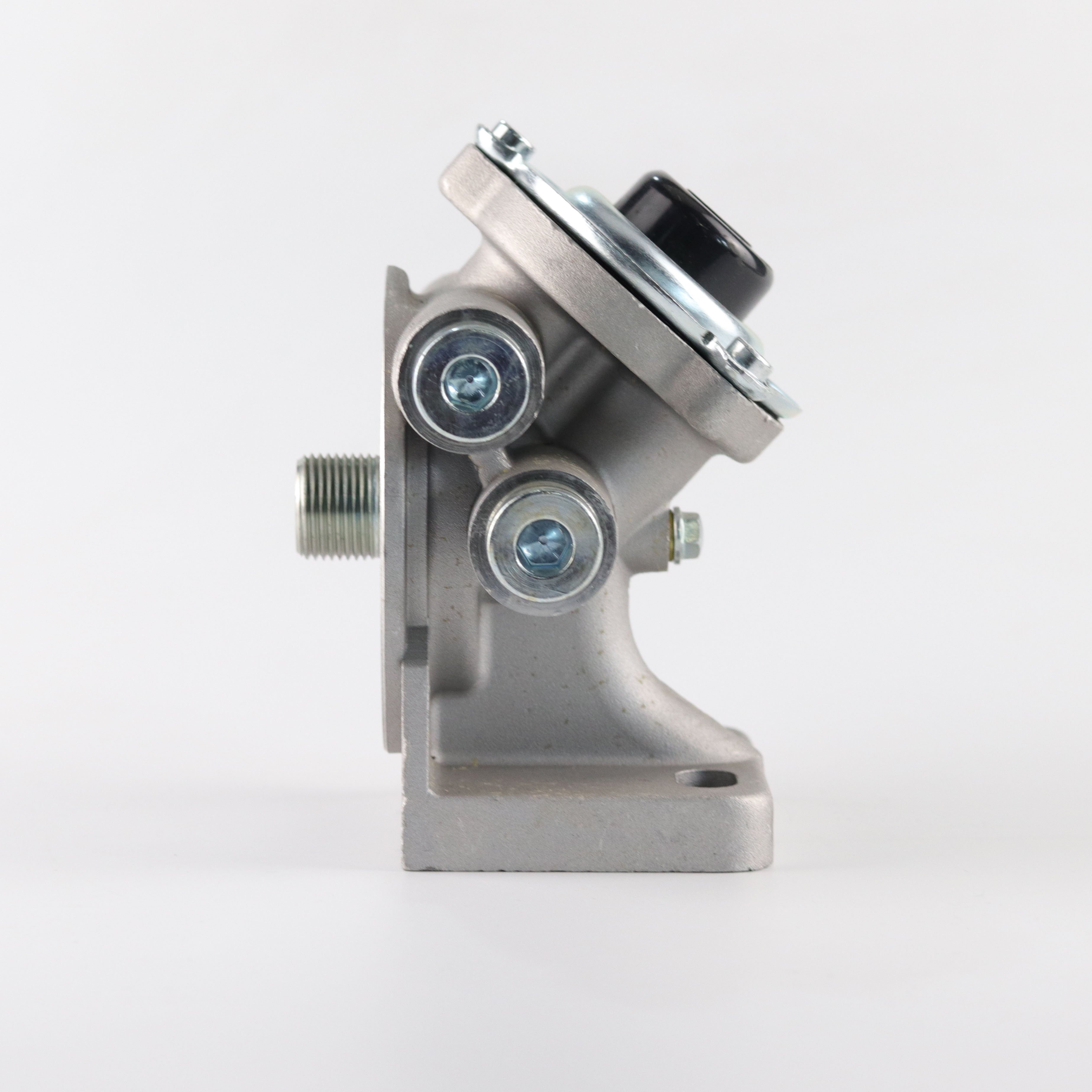 Wholesale Truck Accessories Bus Engine Parts FS36209 Engine Filter Base