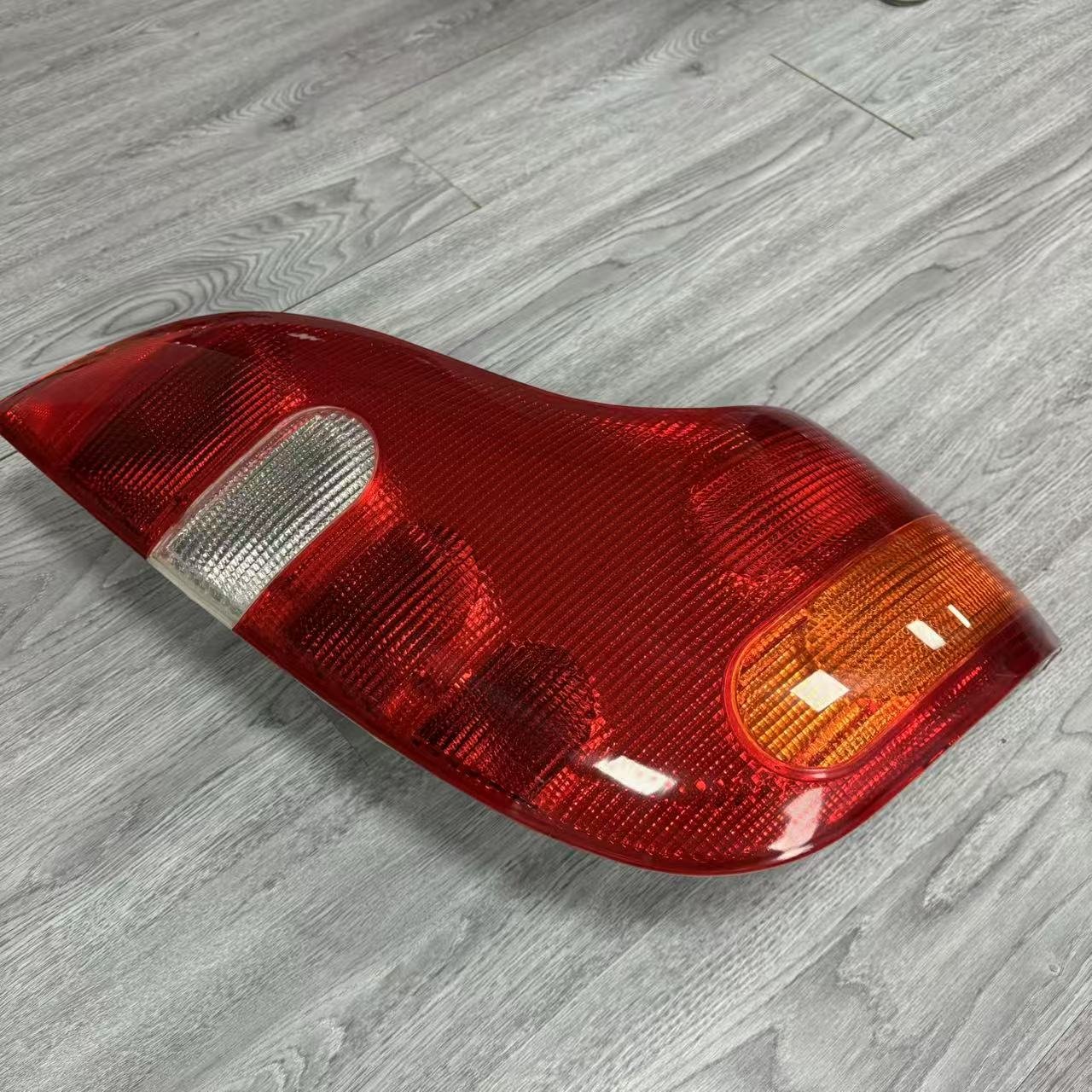 Manufacturer Directly Supplies Bus Accessories Energy Saving Taillights for Buses