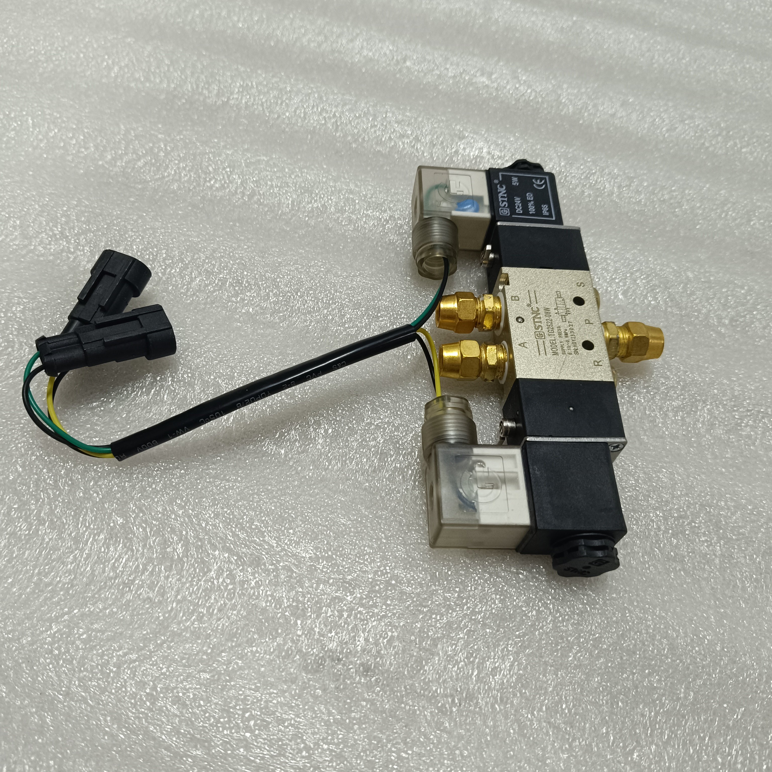 New Condition Pneumatic Solenoid Valves Bus Passenger Door Pump for Yutong Higer Bus Parts Competitive Prices