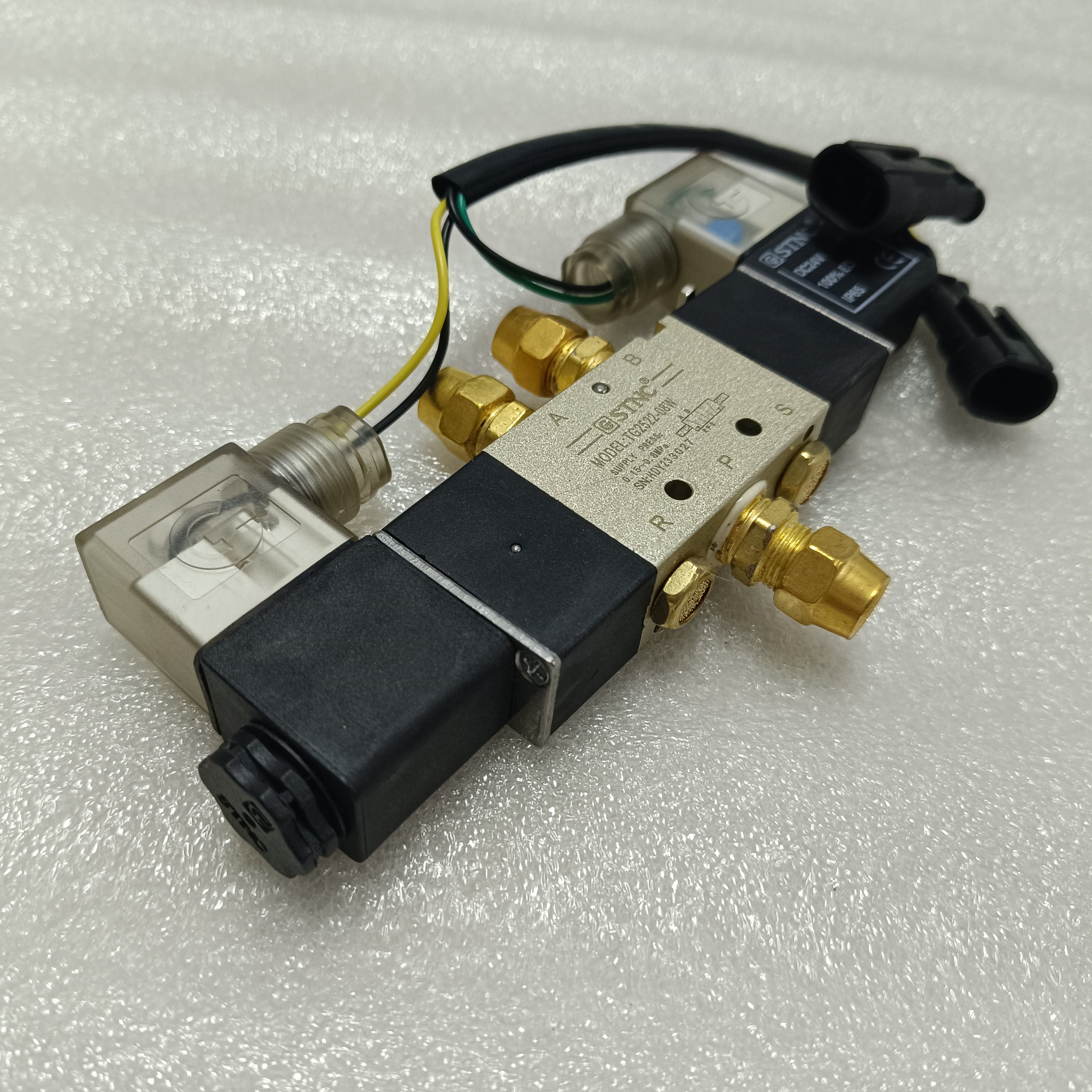 New Condition Pneumatic Solenoid Valves Bus Passenger Door Pump for Yutong Higer Bus Parts Competitive Prices