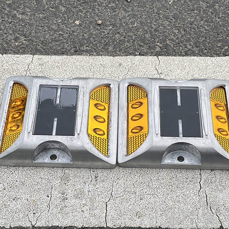 High Quality Cheap Price Marker Plastic Reflective Warning Led Solar Road Studs Light