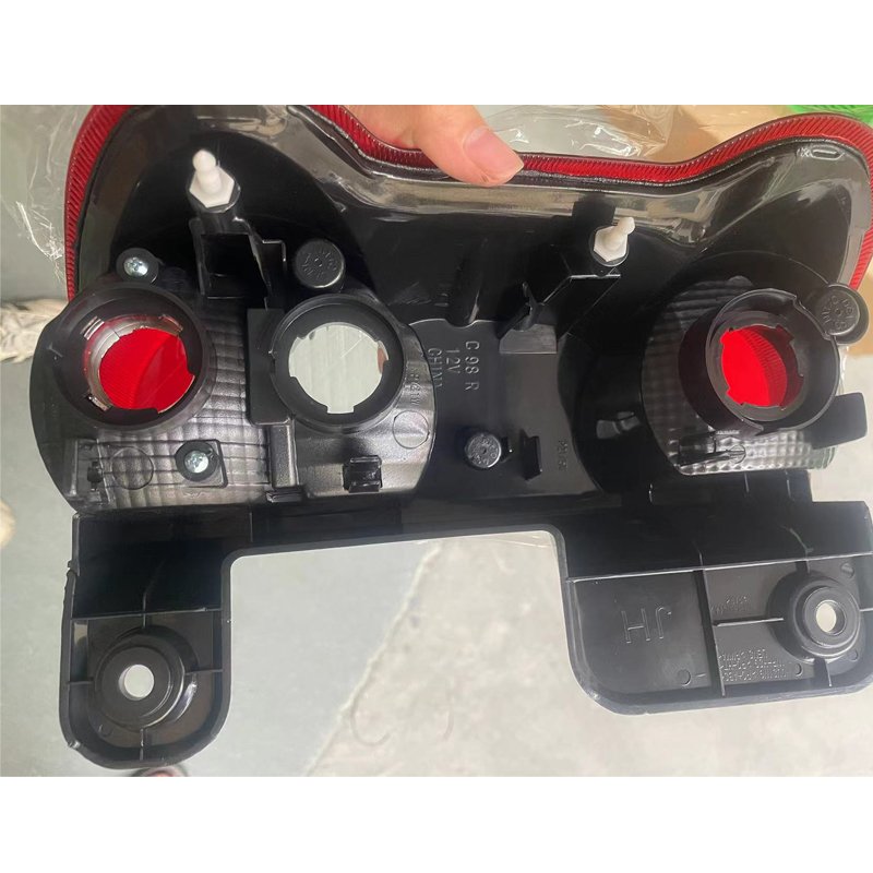 GELING Auto Parts Spare Body Kits Rear Lights Tail Lamp Taillight 26550-JX00A 26555-JX31A for Nissan NV200 2015 2016 2018 2019