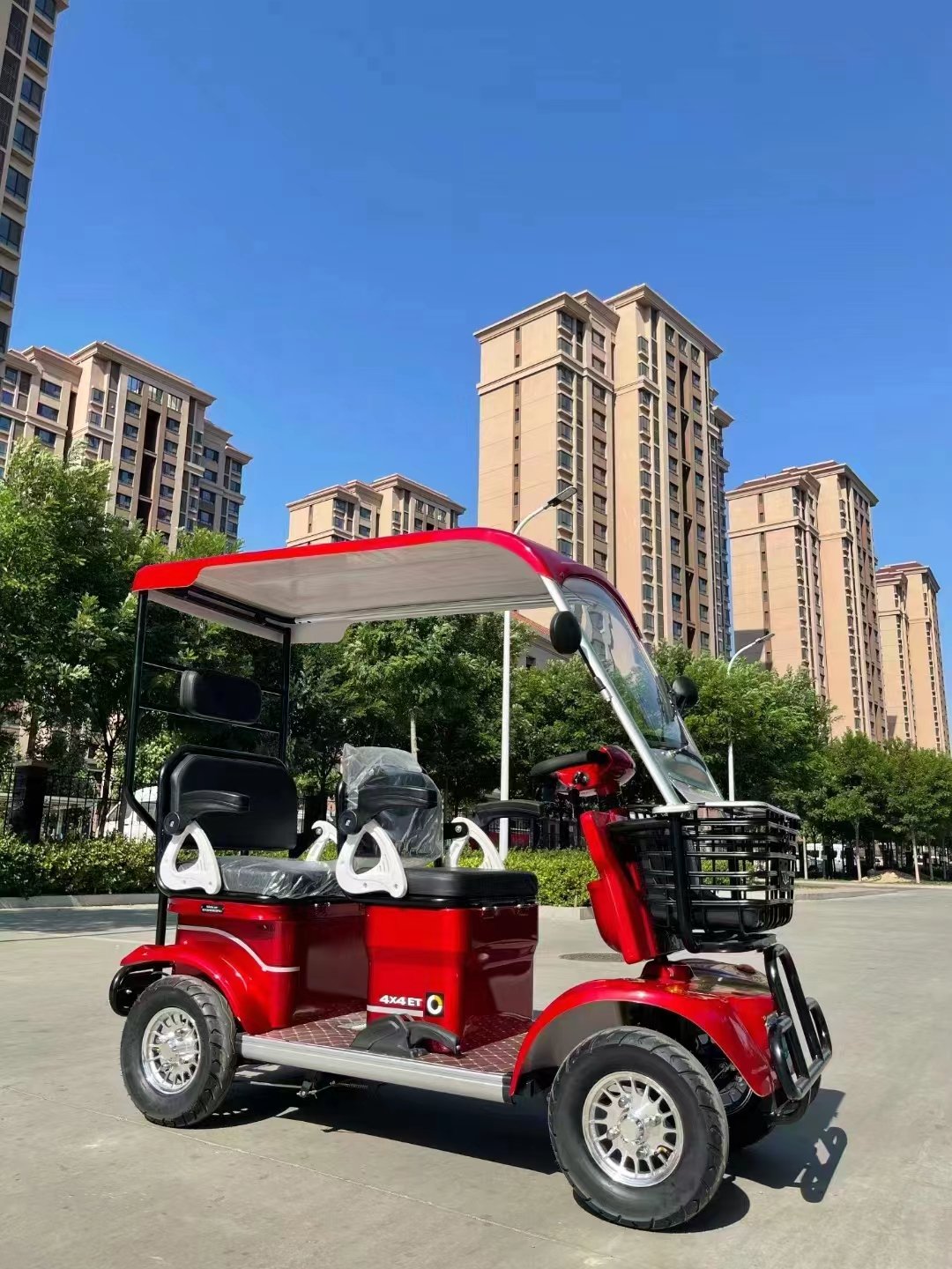 Made in China Four Seater Four Wheeled Sightseeing Bus Car with Roof Electric Four Wheel Golf Cart