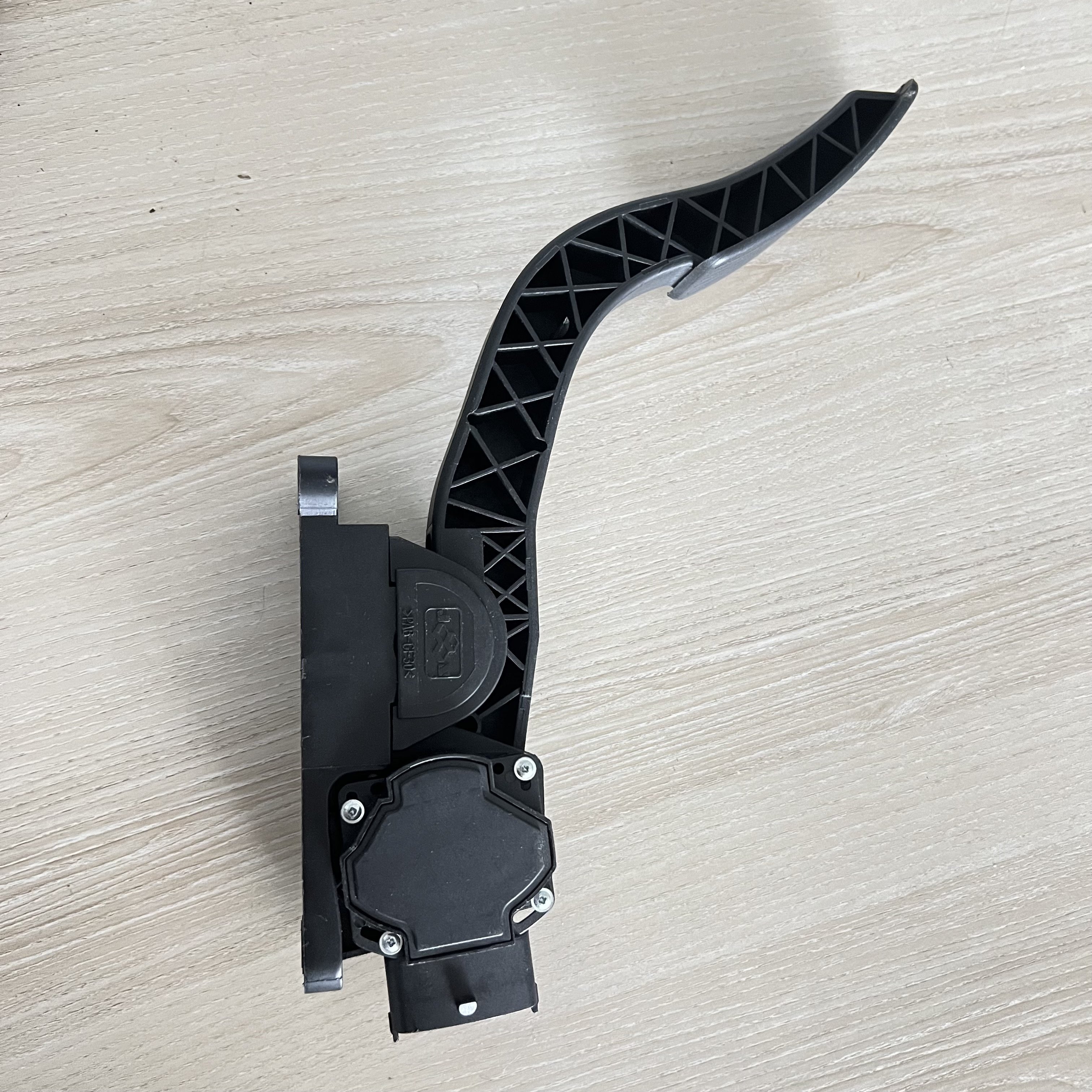 IATF16949 Auto Spare Parts OEM 1108110-P50 Electronic Accelerator Pedal for Great Wall