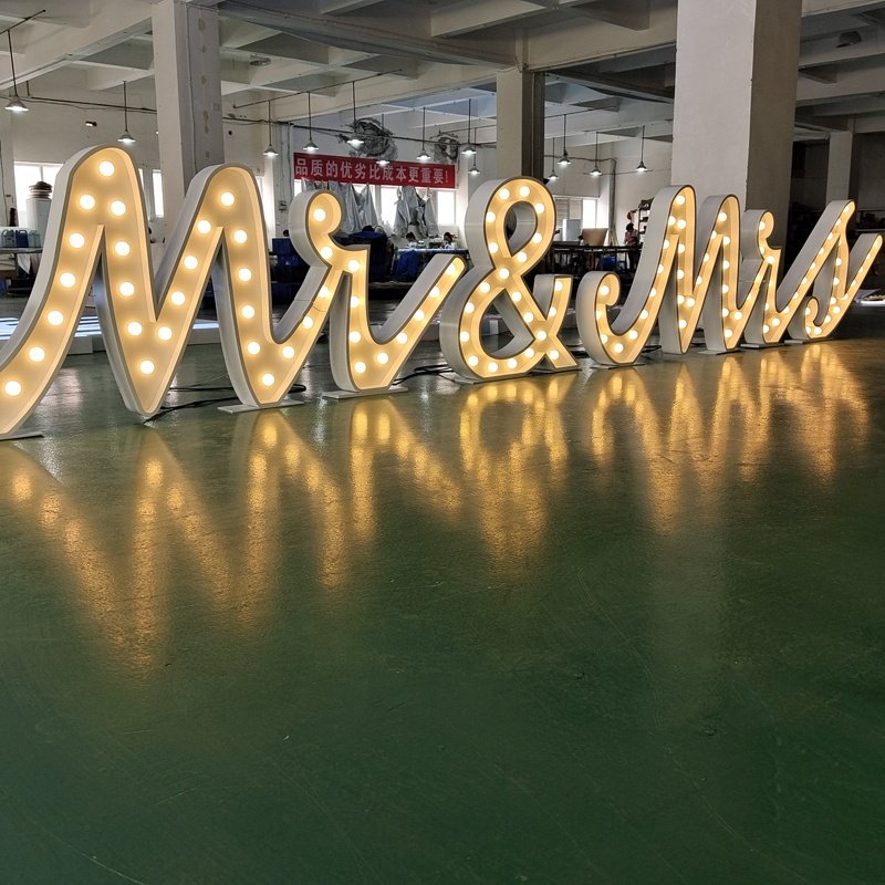 Factory Custom Mr&Mrs Giant Marquee Letters Bulb Light Sign LED Light up Mr and Mrs Wedding Sign