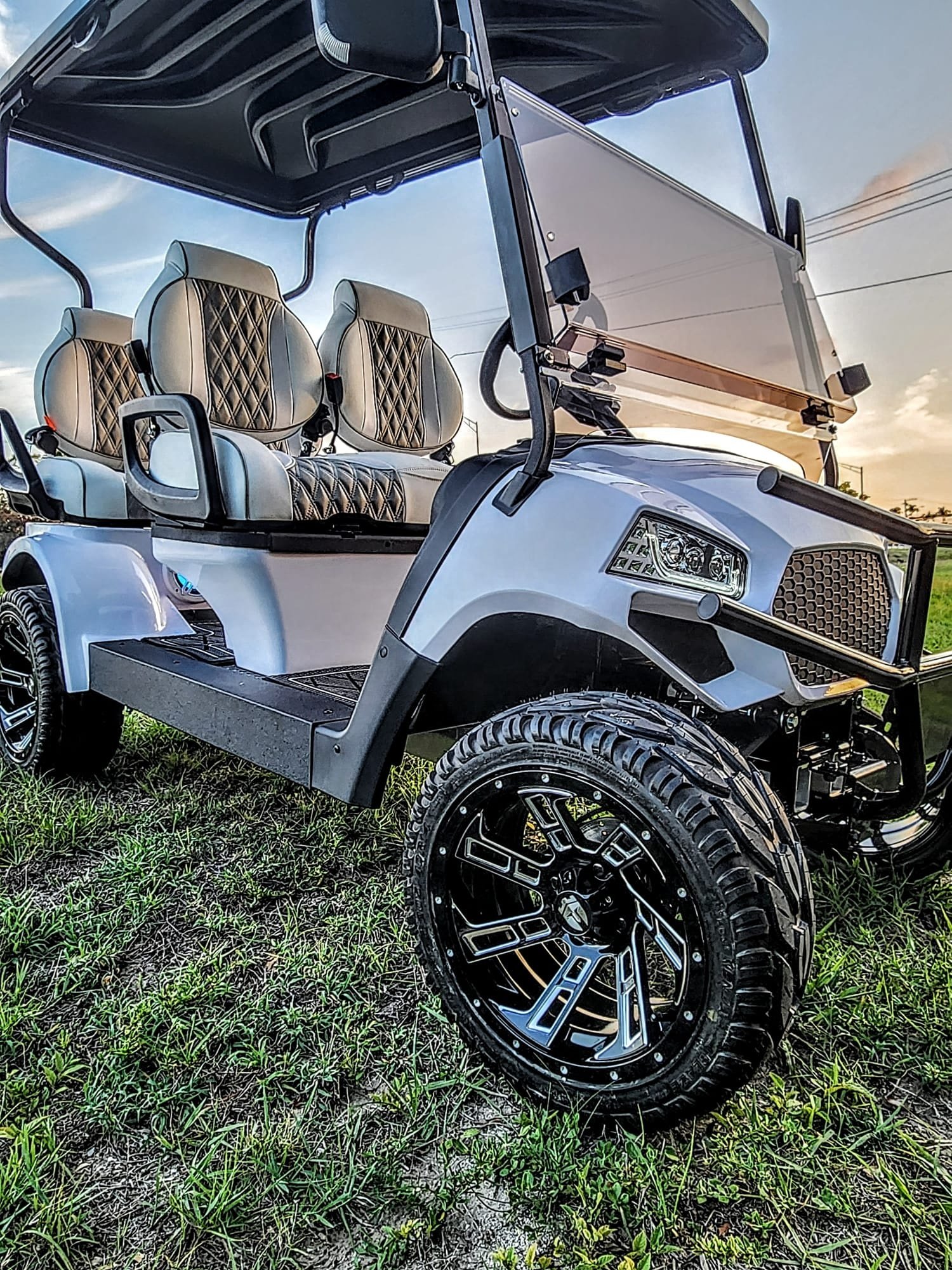 Hot Sell New 2 4 6 Seat Sightseeing Bus Utility Vehicle Hunting Club Golf Cart Electric Golf Buggy Off Road Golf Car for Sale