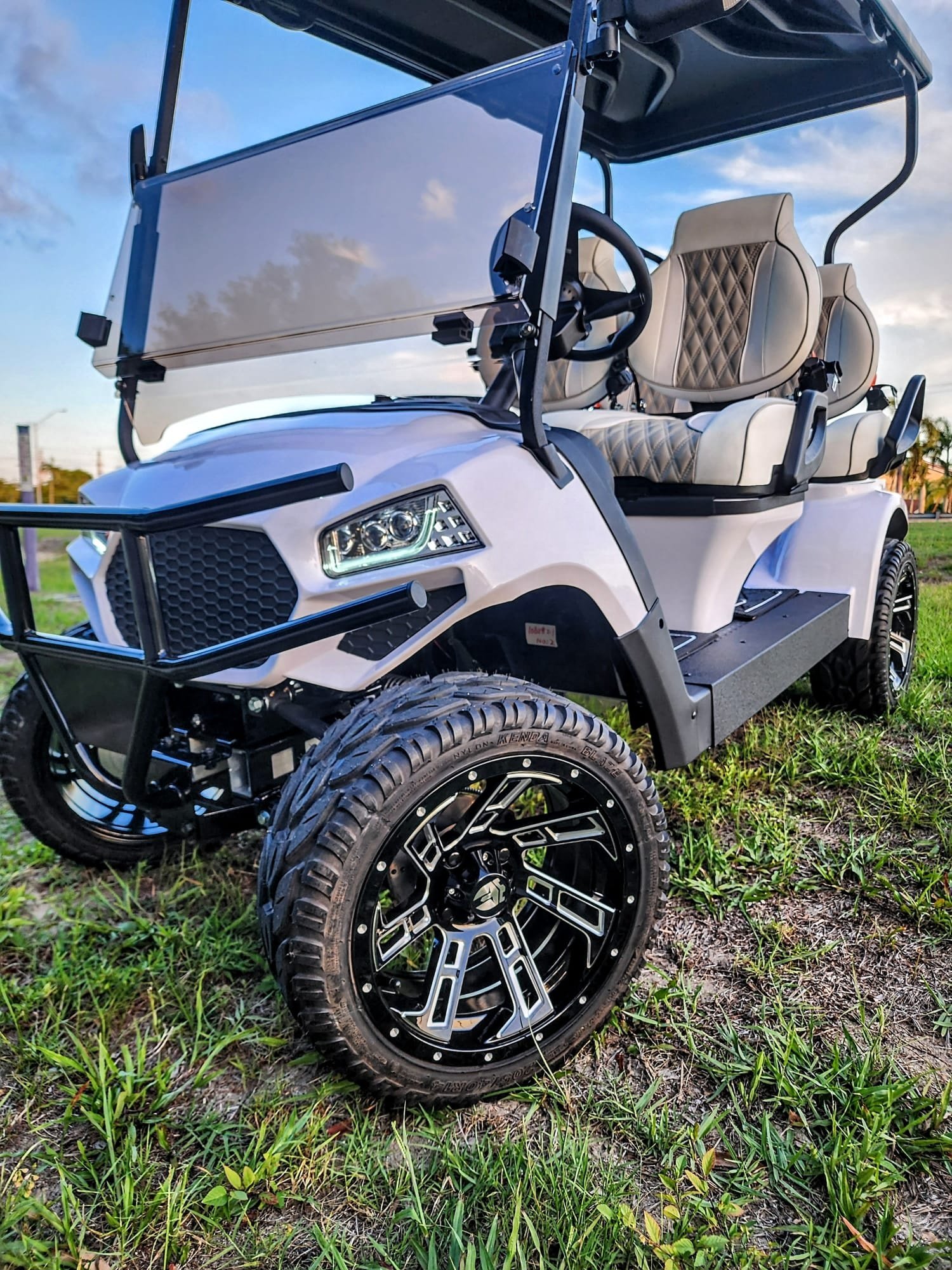 Hot Sell New 2 4 6 Seat Sightseeing Bus Utility Vehicle Hunting Club Golf Cart Electric Golf Buggy Off Road Golf Car for Sale