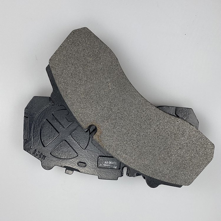 OEM Free Sample Excellent Braking Performance Auto Parts Semi-metallic Brake Pads Blocks for Truck
