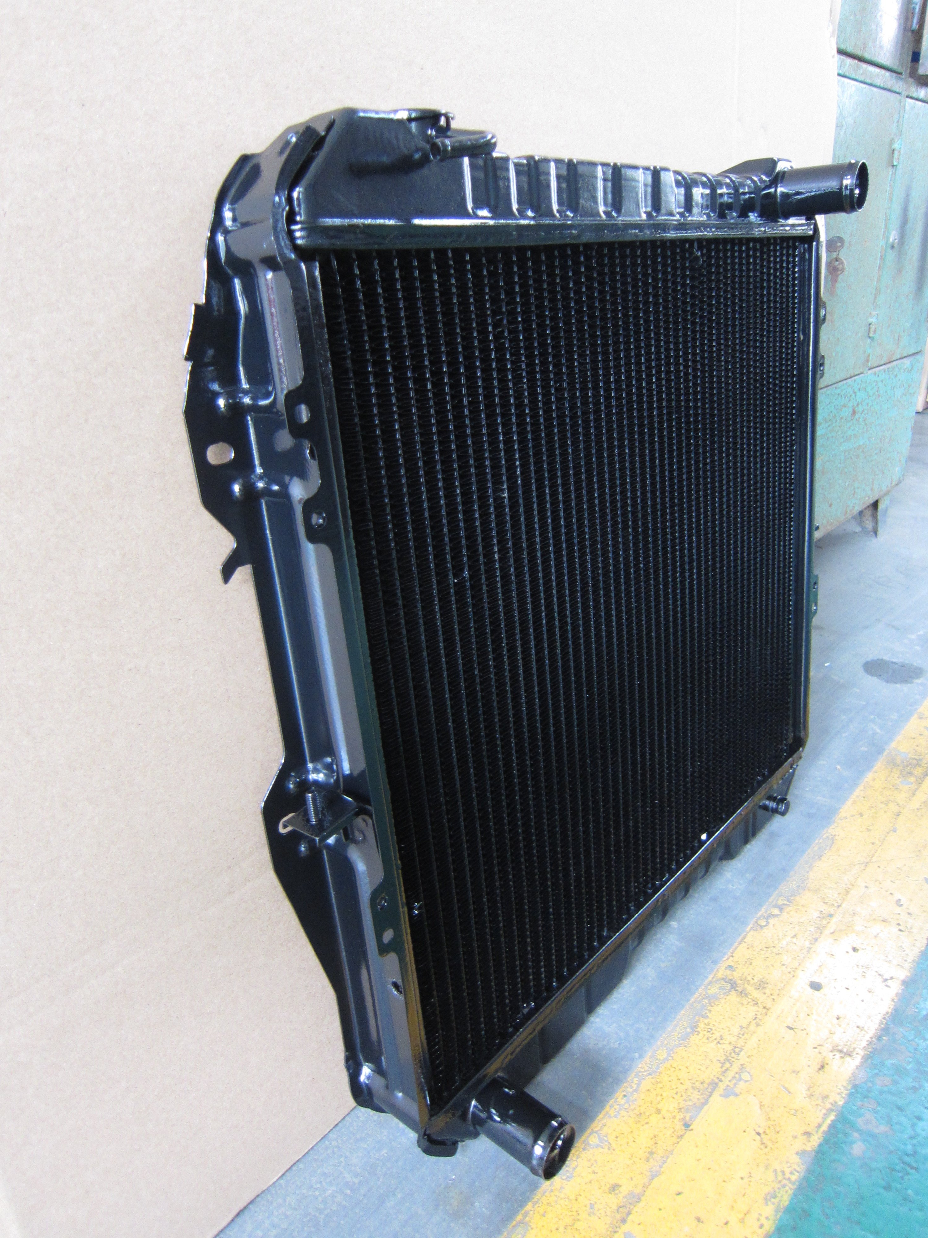 16400-65040 16400-65100 16400-5B500 Factory Export Copper Brass Hilux Radiator for Toyota
