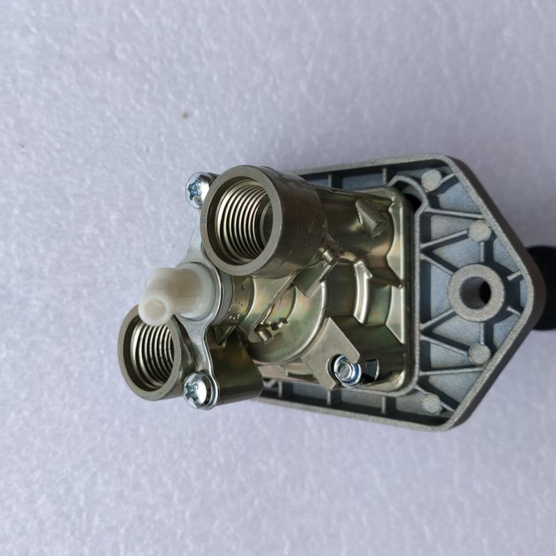 China High-quality Bus Accessories Hand Brake Valve and Forgeneral Type Manual Valve Assy Brake Valve for Ankai Higer Bus Parts